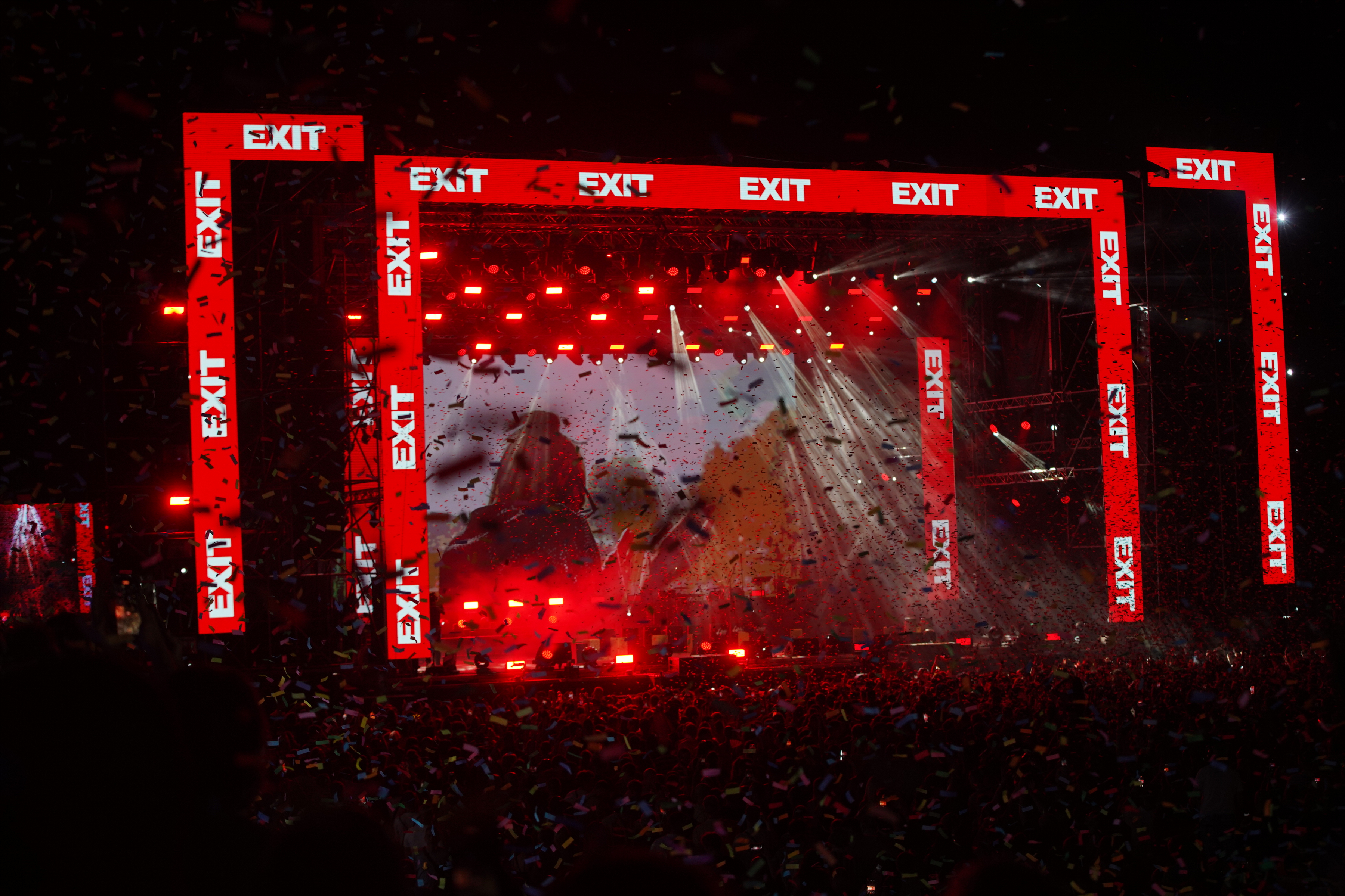 A shower of confetti and a light installation marked that the Exit festival 2024 was open.Kisa konfeta i svetlosna instalacija su oznacili da je Exit festival 2024 otvoren.