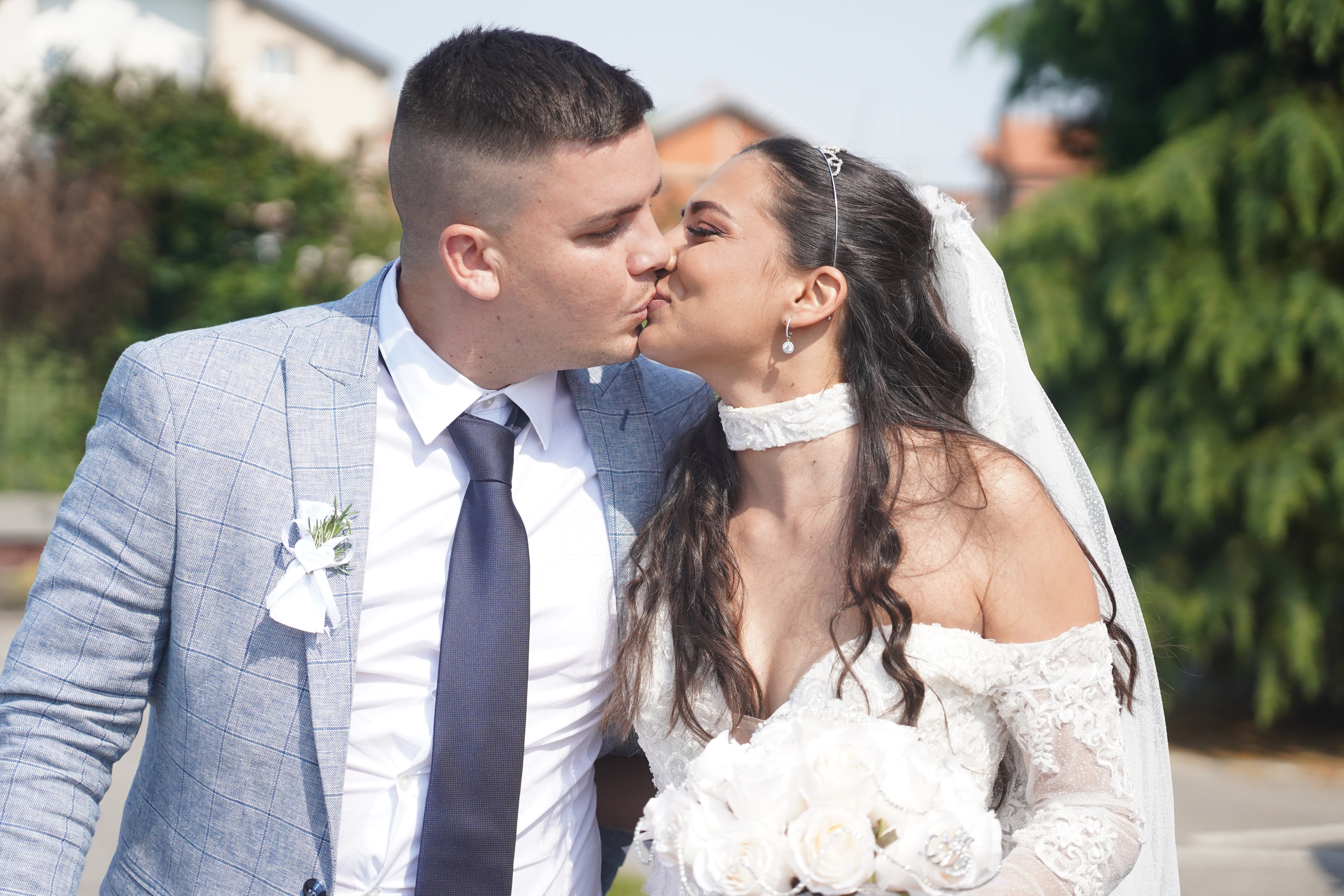 The wedding celebration of Marija Ramadanovski, daughter of the late singer Dzej Ramadanovski and her chosen one Stefan Davidovic, was organized in the Nera restaurant.