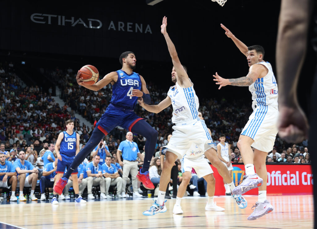 epa10806042 Tyrese Haliburton (L)  of the US in action against Thomas Walkup (C) of  Greece during the International Basketball Week game between the USA and  Greece in Abu Dhabi, United Arab Emirates, 18 August 2023.  EPA-EFE/ALI HAIDER  SHUTTERSTOCK OUT