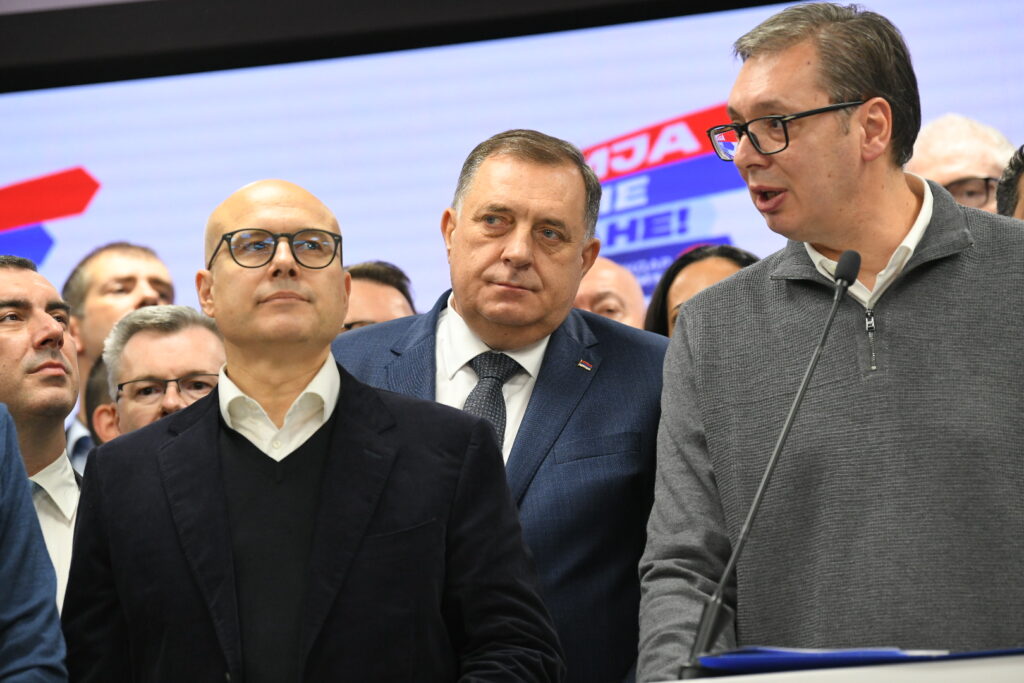 Beograd 17. decembar 2023. Izborna noć, parlamentarni i lokalni Izbori 2023 u Srbiji Izborni stab SNS Srpska napredna stranka Foto:Amir Hamzagić/Nova.rs