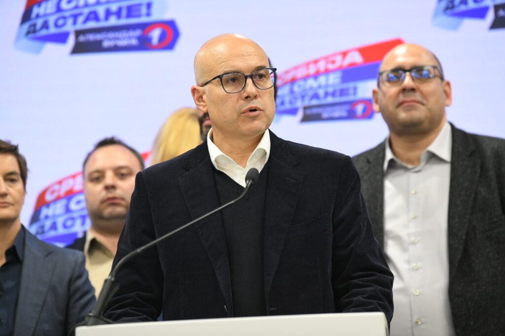Beograd 17. decembar 2023. Izborna noć, parlamentarni i lokalni Izbori 2023 u Srbiji Izborni stab SNS Srpska napredna stranka Foto:Amir Hamzagić/Nova.rs