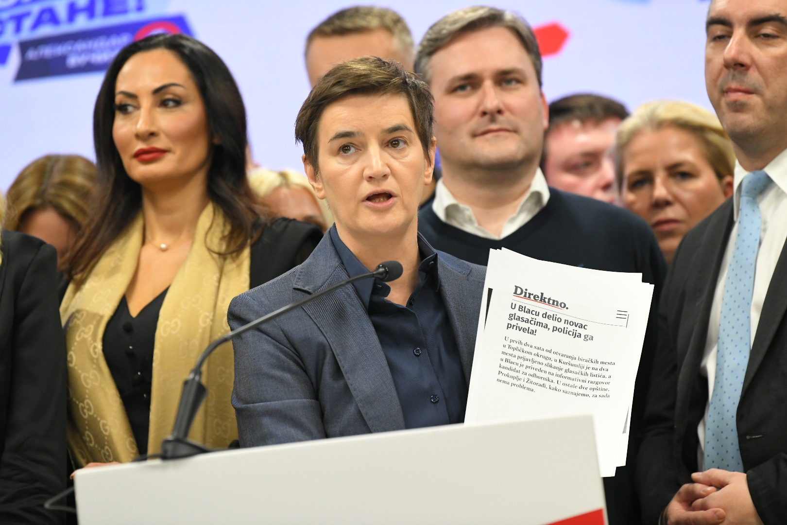 Beograd 17. decembar 2023. Izborna noć, parlamentarni i lokalni Izbori 2023 u Srbiji Izborni stab SNS Srpska napredna stranka Foto:Amir Hamzagić/Nova.rs