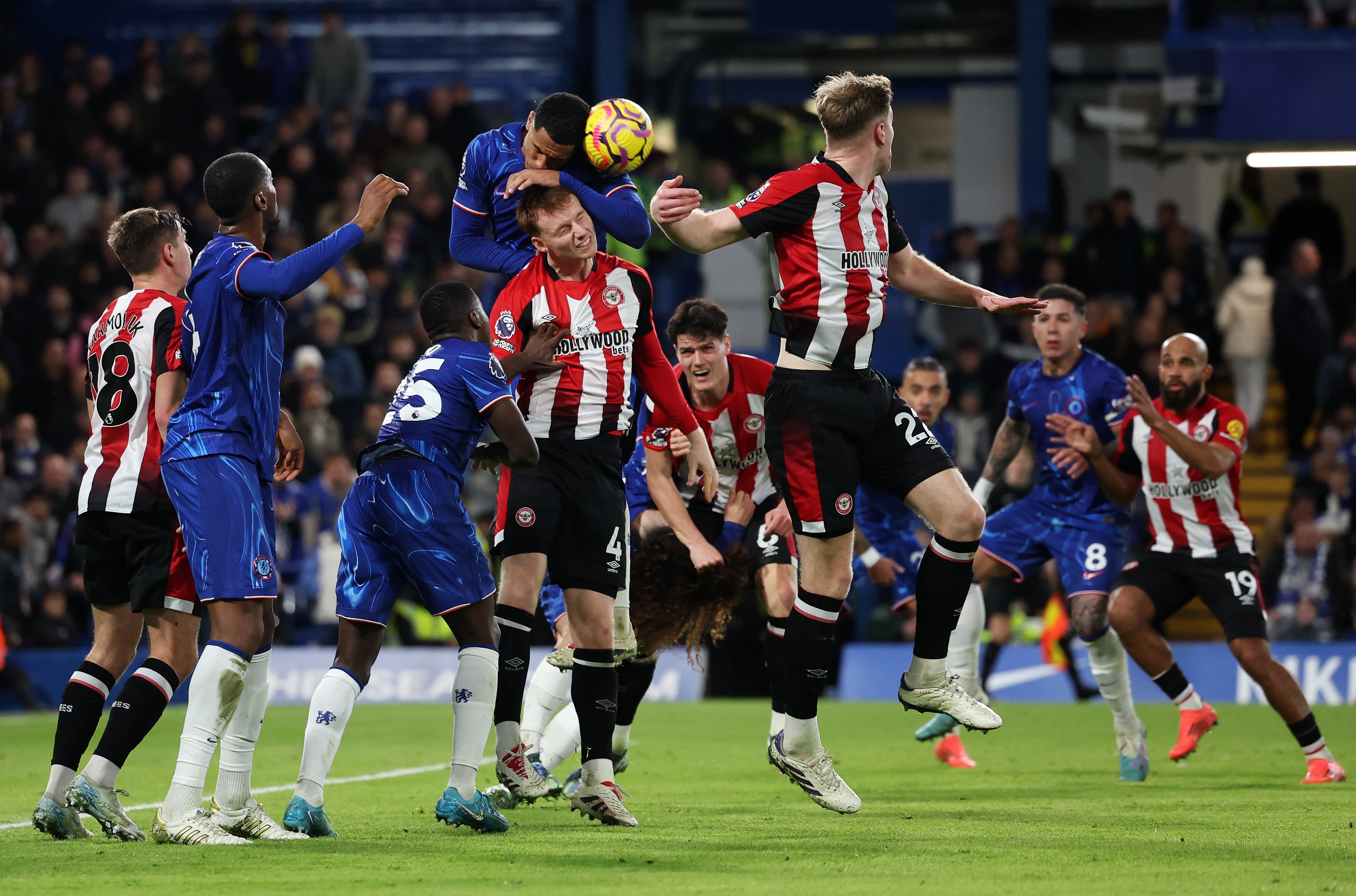 epa11779685 Chelseas Levi Colewill (L) vies for the ball with Brentfords Sepp Van Der Berg (R) during the English Premier League soccer match between Chelsea FC and Brentford FC in London, Britain, 15 December 2024.  EPA-EFE/ANDY RAIN