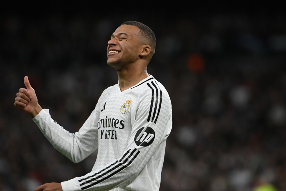 epa11790193 Real Madrid's Kylian Mbappe during the Spanish LaLiga soccer match between Real Madrid and Sevilla FC, in Madrid, Spain, 22 December 2024.  EPA-EFE/FERNANDO VILLAR