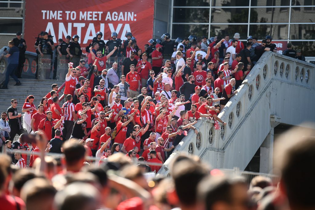 Beograd 19.05.2022. Final four, Beogradska Arena, policija,, policijski,   navijači, Euroliga 2022, takmičenje, košarka,  košarka, grčki grčka Olimpijakos
