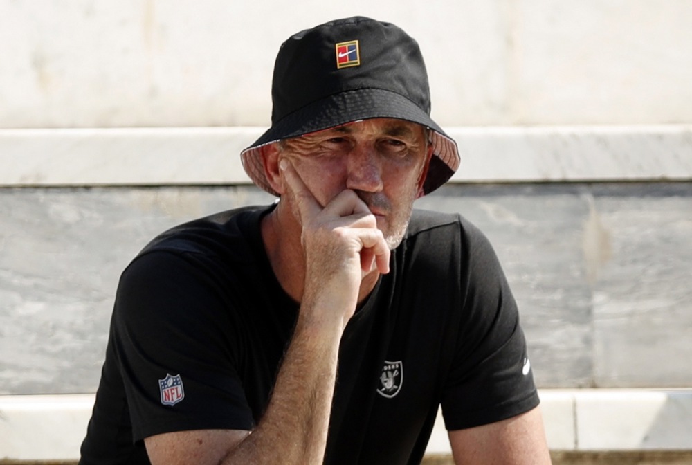 epa08672556 Simona Halep's coach, Darren Cahill, watches the second round match between Simona Halep of Romania and Jasmine Paolini of Italy at the Italian Open in Rome, Italy, 16 September 2020.  EPA-EFE/Clive Brunskill / POOL