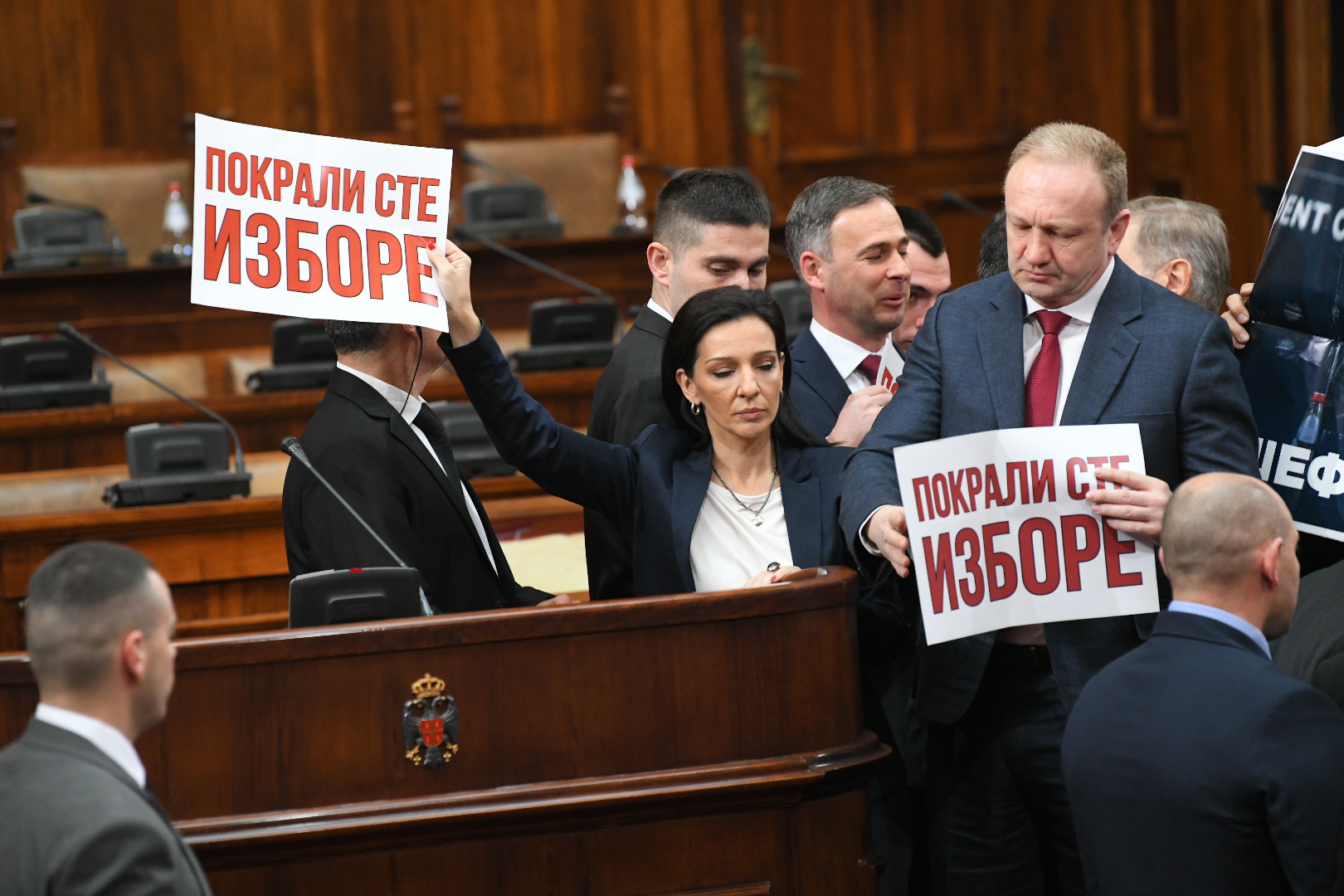 Beograd 06. februar 2024. Prvo zasedanje skupštine Skušsina Srbije sednica opozicija transparenti Pokrali ste izbore Foto:Amir Hmazagić/Nova.rs