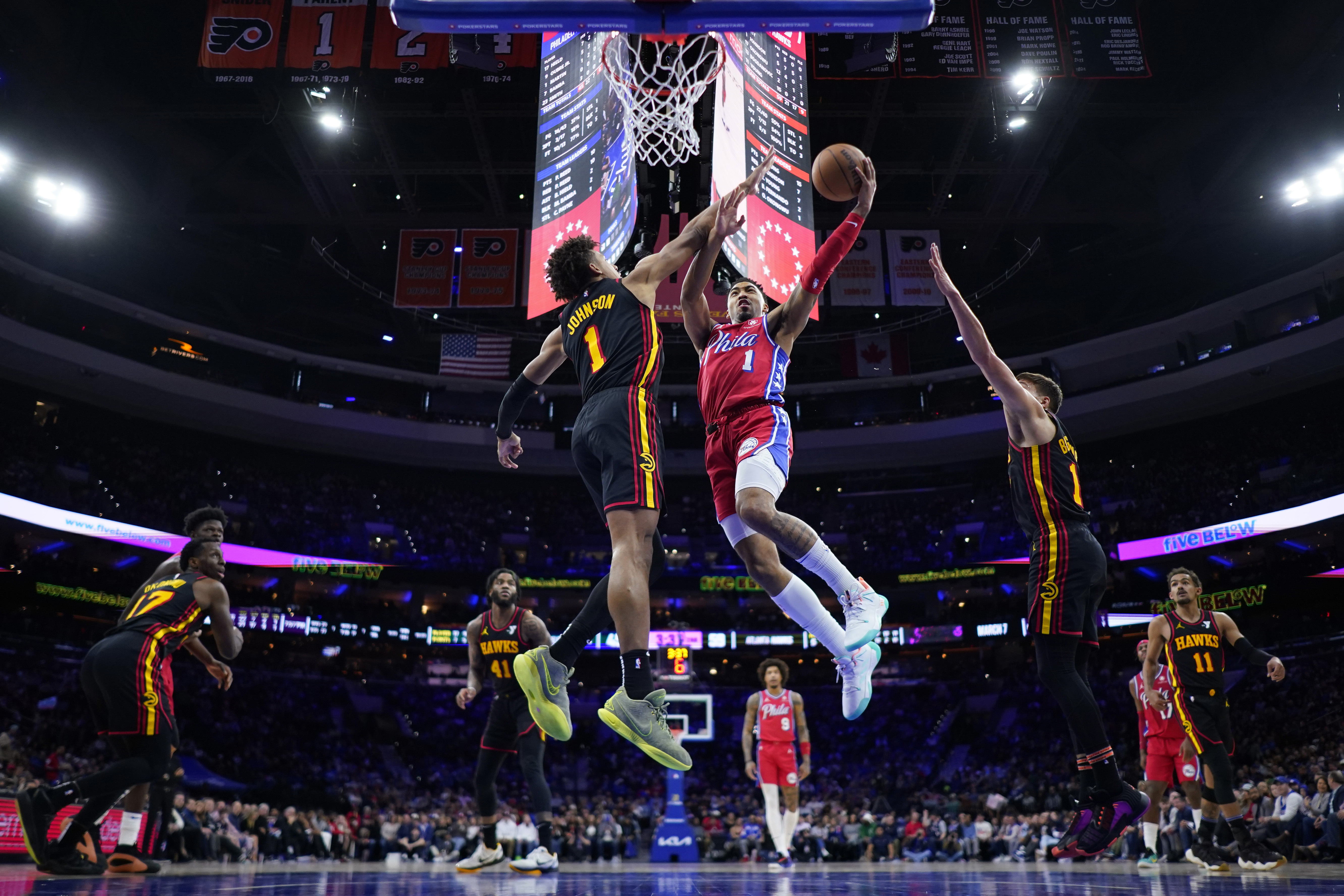 Hawks 76ers Basketball