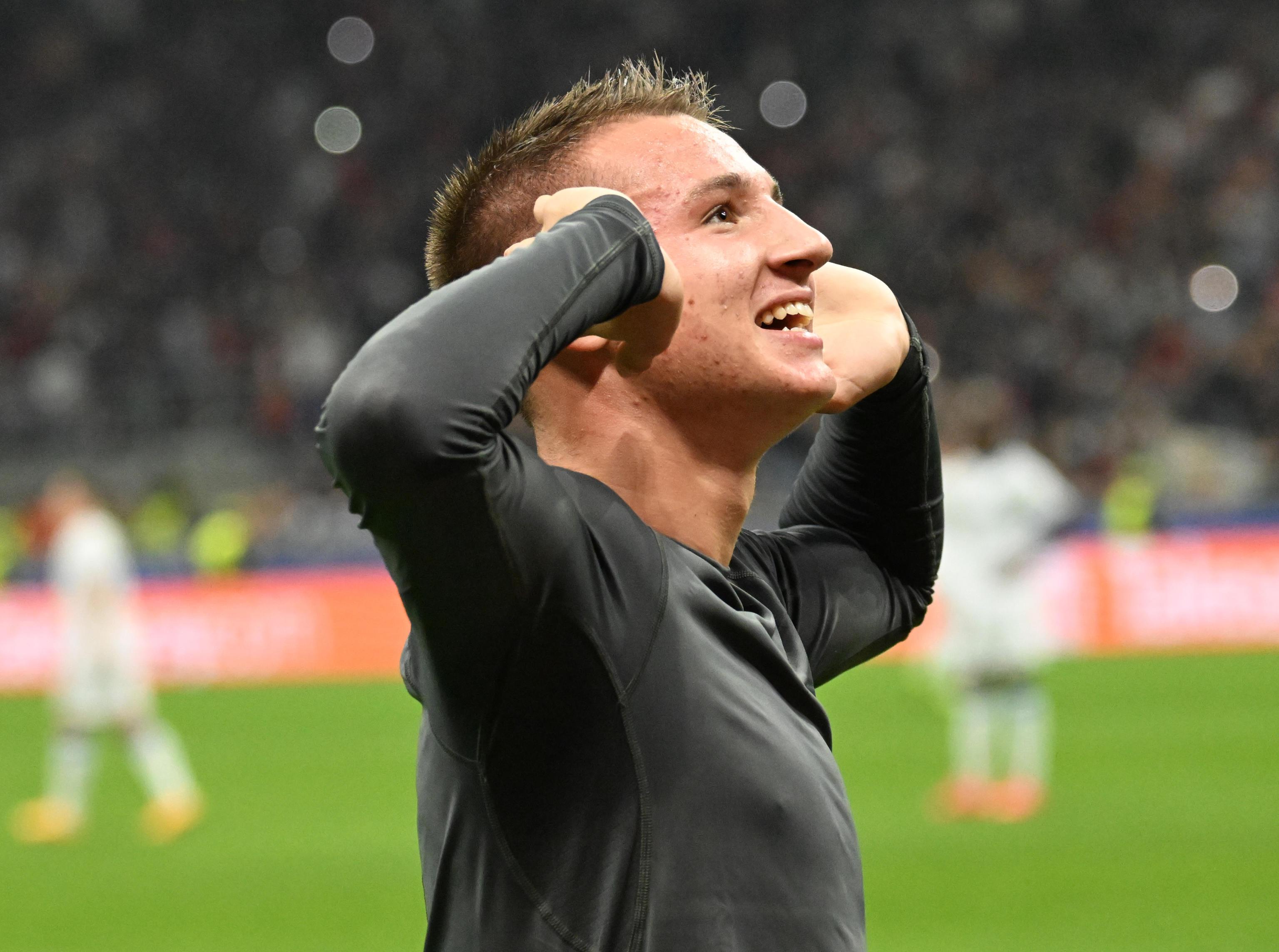 epa11675699 AC Milan's Francesco Camarda (C) celebrates after scoring a goal that was later disallowed during the UEFA Champions League soccer match between AC Miland and Club Brugge, in Milan, Italy, 22 October 2024.  EPA-EFE/DANIEL DAL ZENNARO