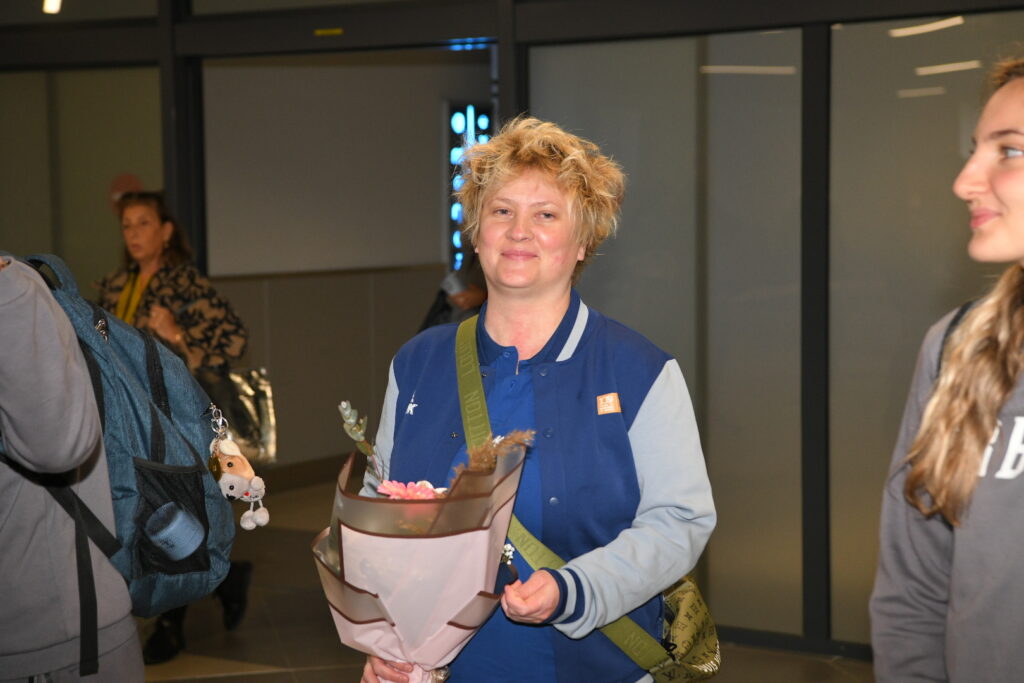 Beograd 13. februar 2024. Zenska košarkaška reprezentacija po povratku u Srbiju na beogradskom aerodromu Foto:Amir Hamzagić/Nova.rs