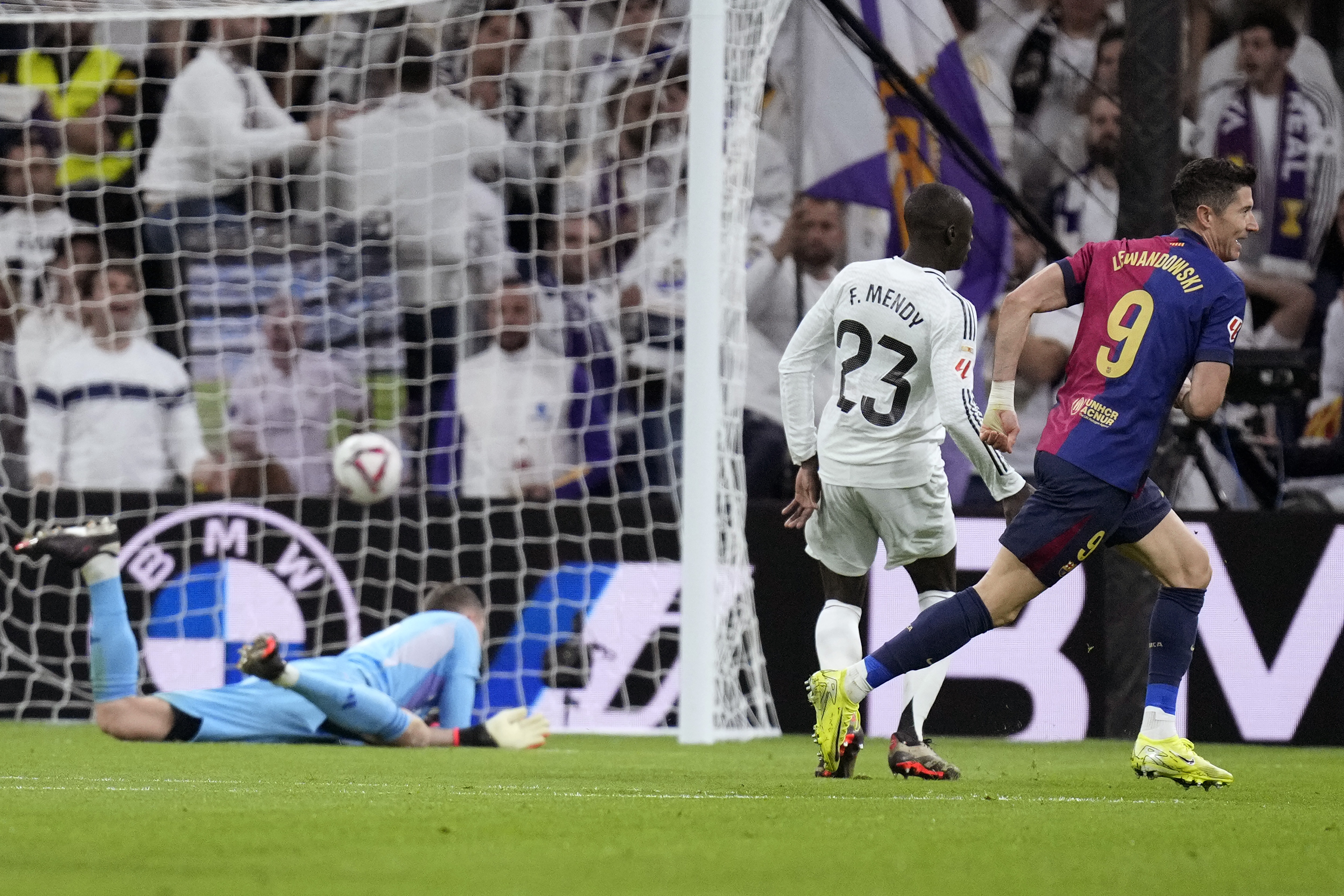 Barcelona's Robert Lewandowski scores his side's first goal during a Spanish La Liga soccer match between Real Madrid and Barcelona at the Santiago Bernabeu stadium in Madrid, Spain, Saturday, Oct. 26, 2024. (AP Photo/Bernat Armangue)