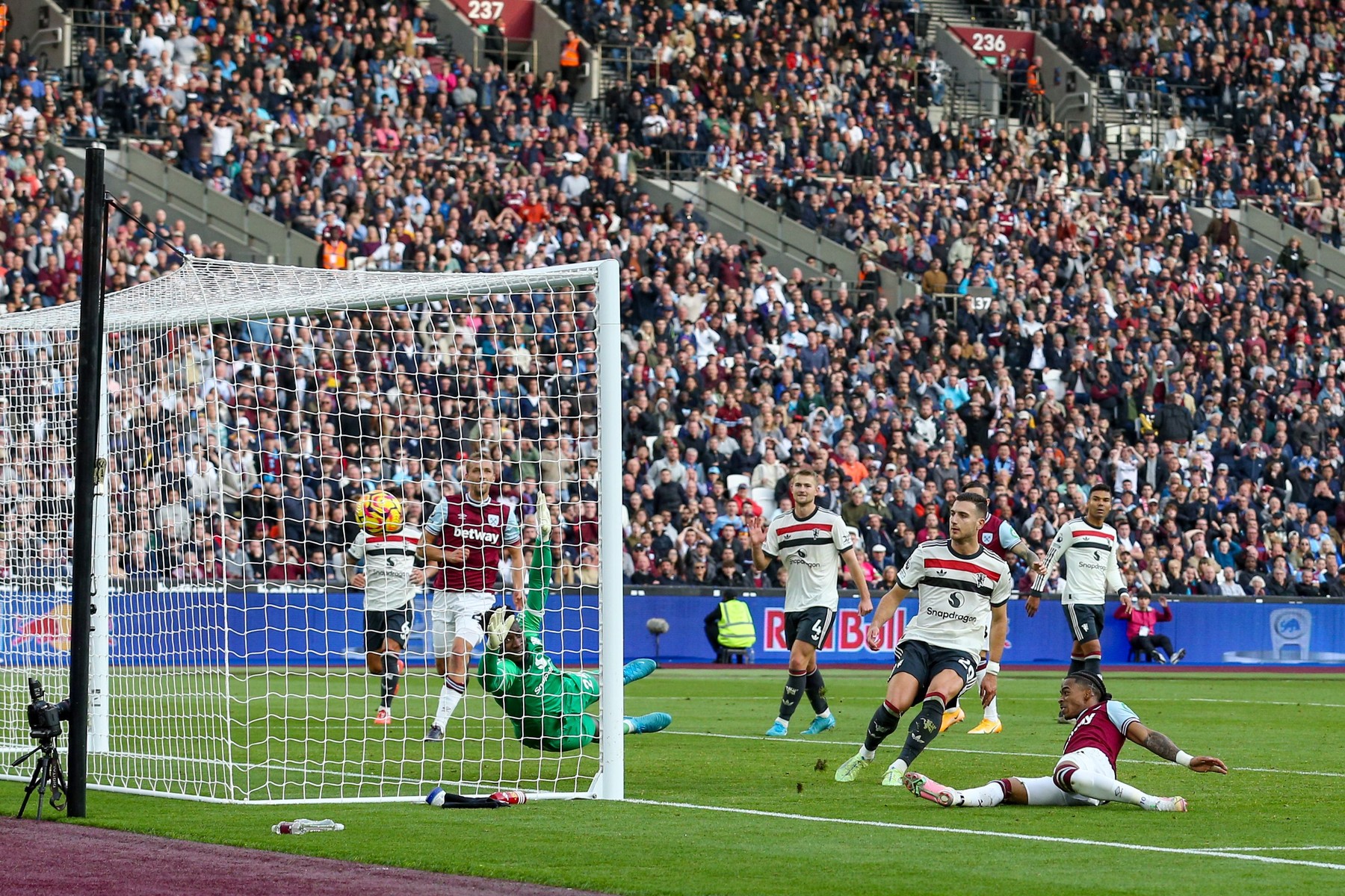 West Ham United FC v Manchester United FC - 27 Oct 2024