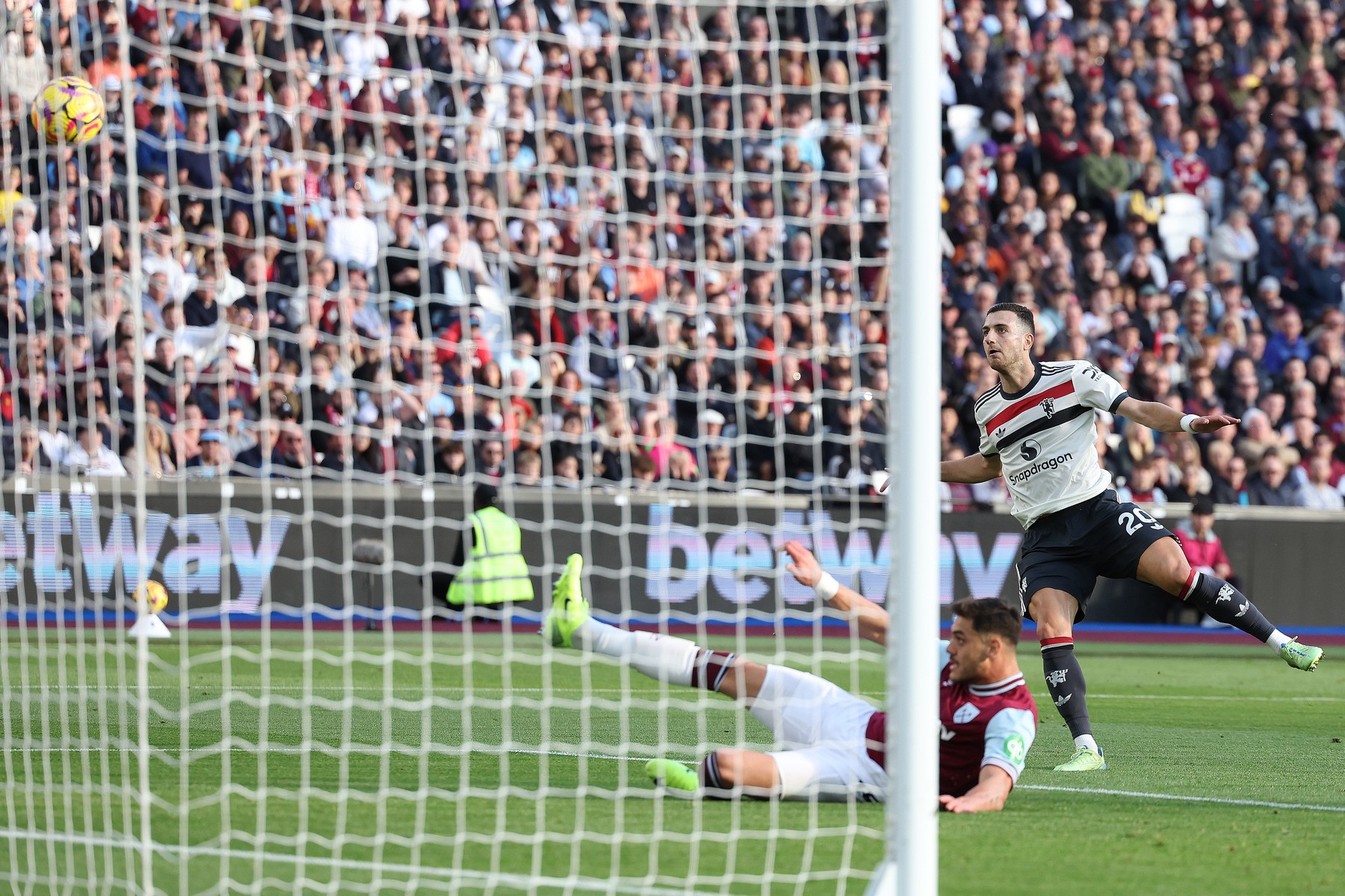 West Ham United v Manchester United - Premier League - London Stadium