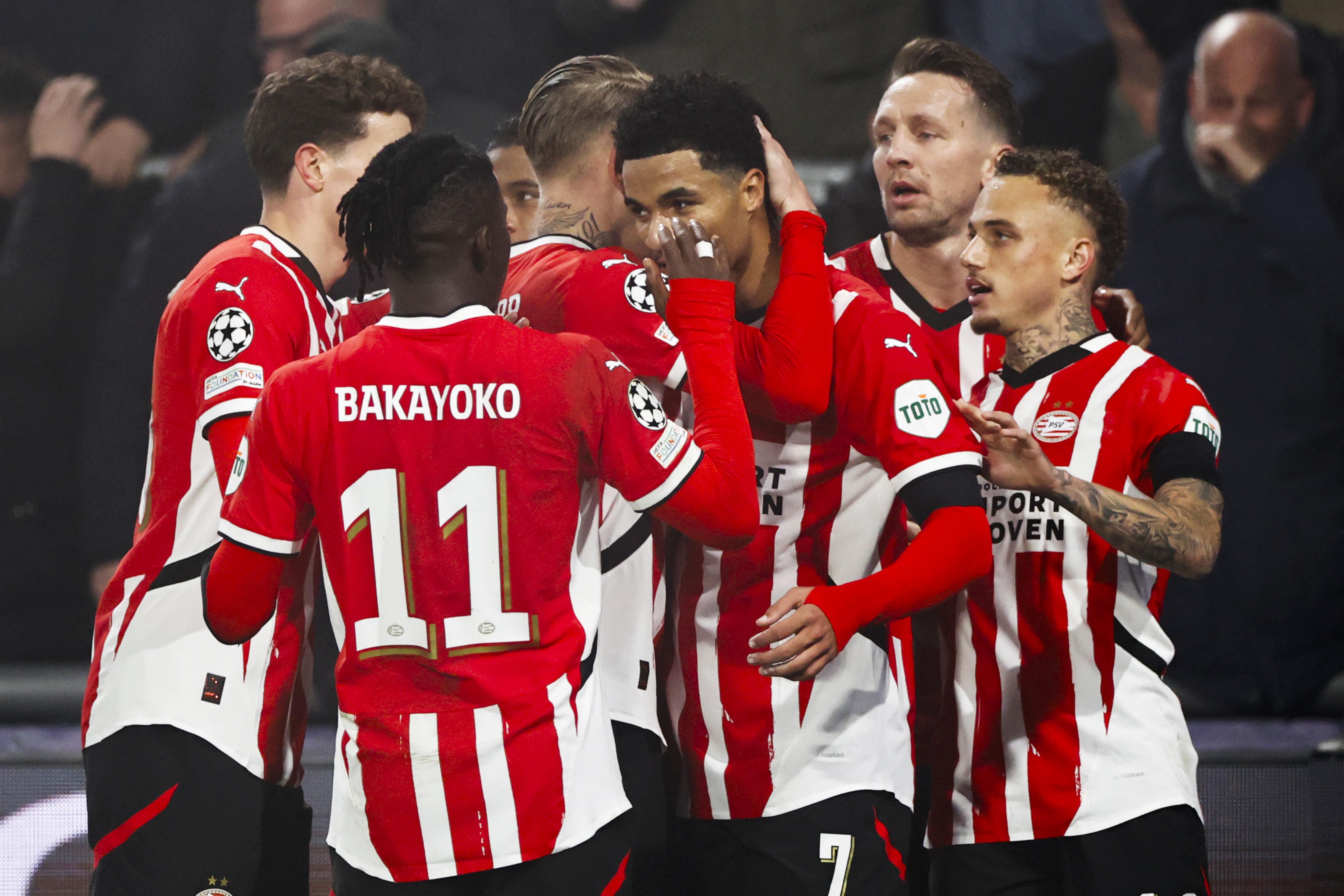 epa11703426 Players of PSV Eindhoven celebrate the 2-0 during the UEFA Champions League match between PSV Eindhoven and Girona FC at Phillips Stadium in Eindhoven, Netherlands, 05 November 2024.  EPA-EFE/MAURICE VAN STEEN