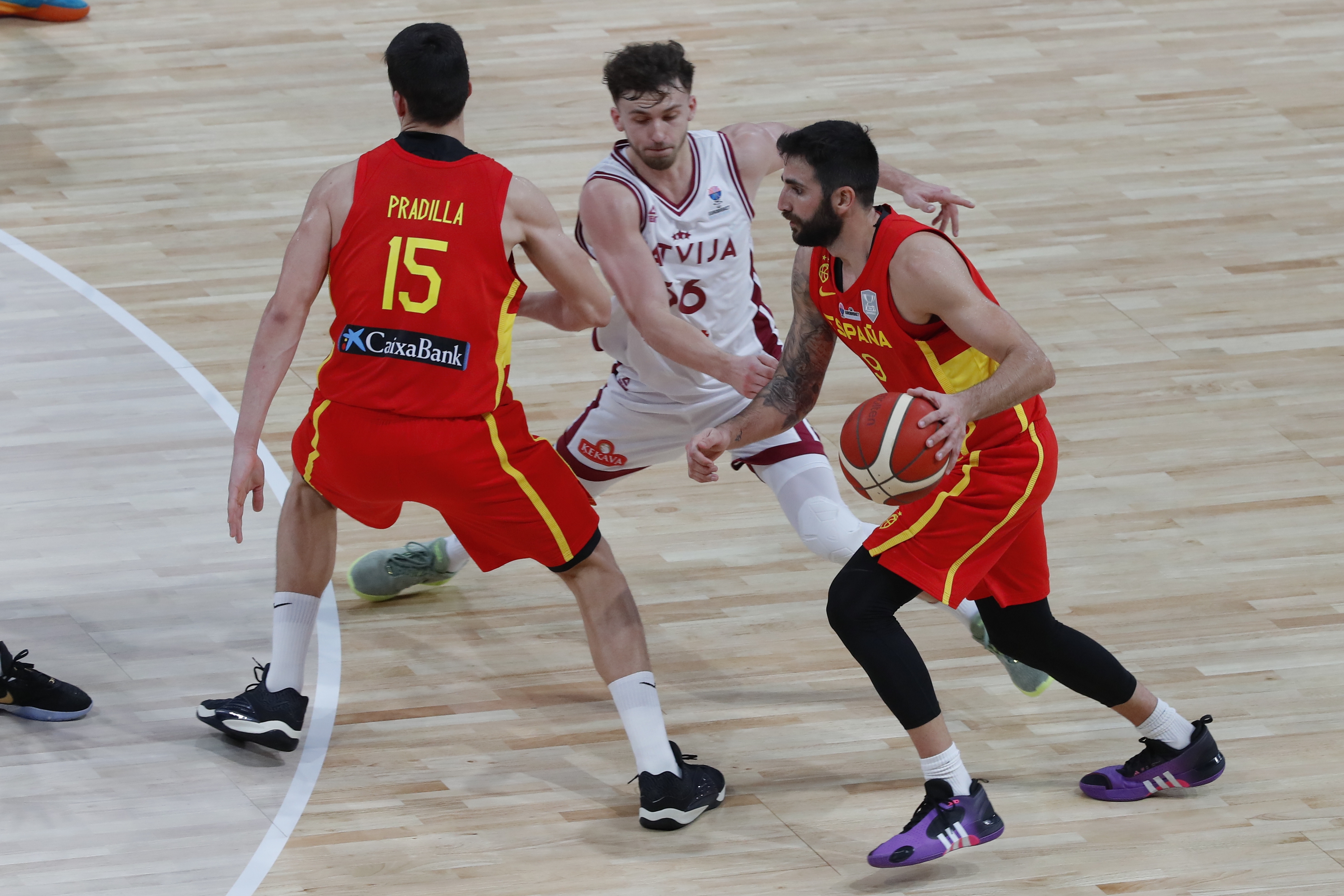 epa11173436 Spain's Ricky Rubio (R) in action against Latvia's Kristers Zoriks (C) during the FIBA EuroBasket 2025 Qualifiers basketball game between Spain and Latvia, in Zaragoza, Spain, 22 February 2024.  EPA-EFE/Javier Cebollada