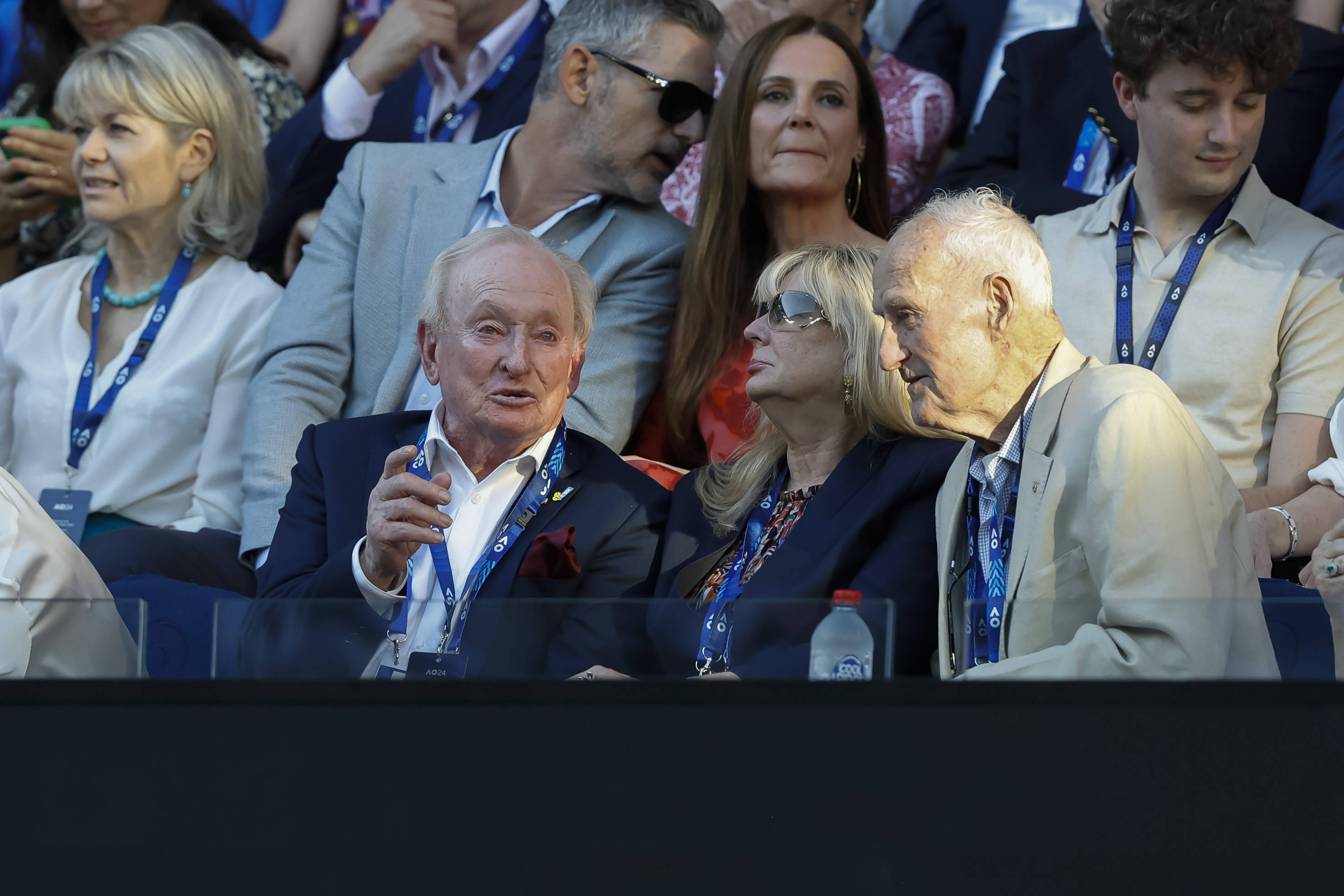 Feature Australian Open,L-R. Tennis Legenden Rod Laver, Partner Susan Johnson und Neale Fraser in der VIP Loge, *** Feat