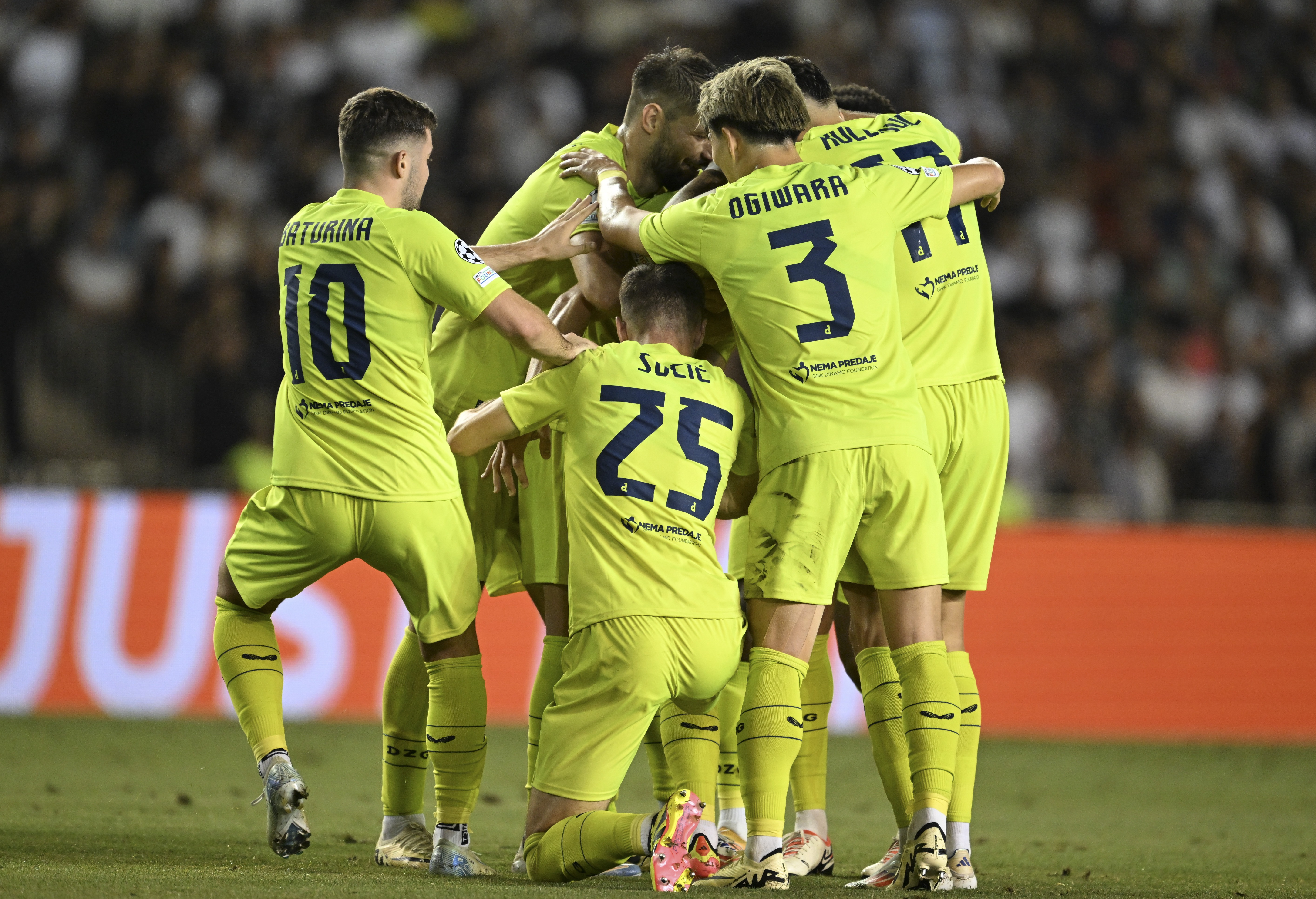 epa11569508 Players of Dinamo celebrate the 0-2 goal during the UEFA Champions League, play-offs 2nd leg match between Qarabag and  Dinamo at the Tofiq Bahramov Republican stadium in Baku, Azerbaijan, 28 August 2024.  EPA-EFE/ROMAN ISMAILOV