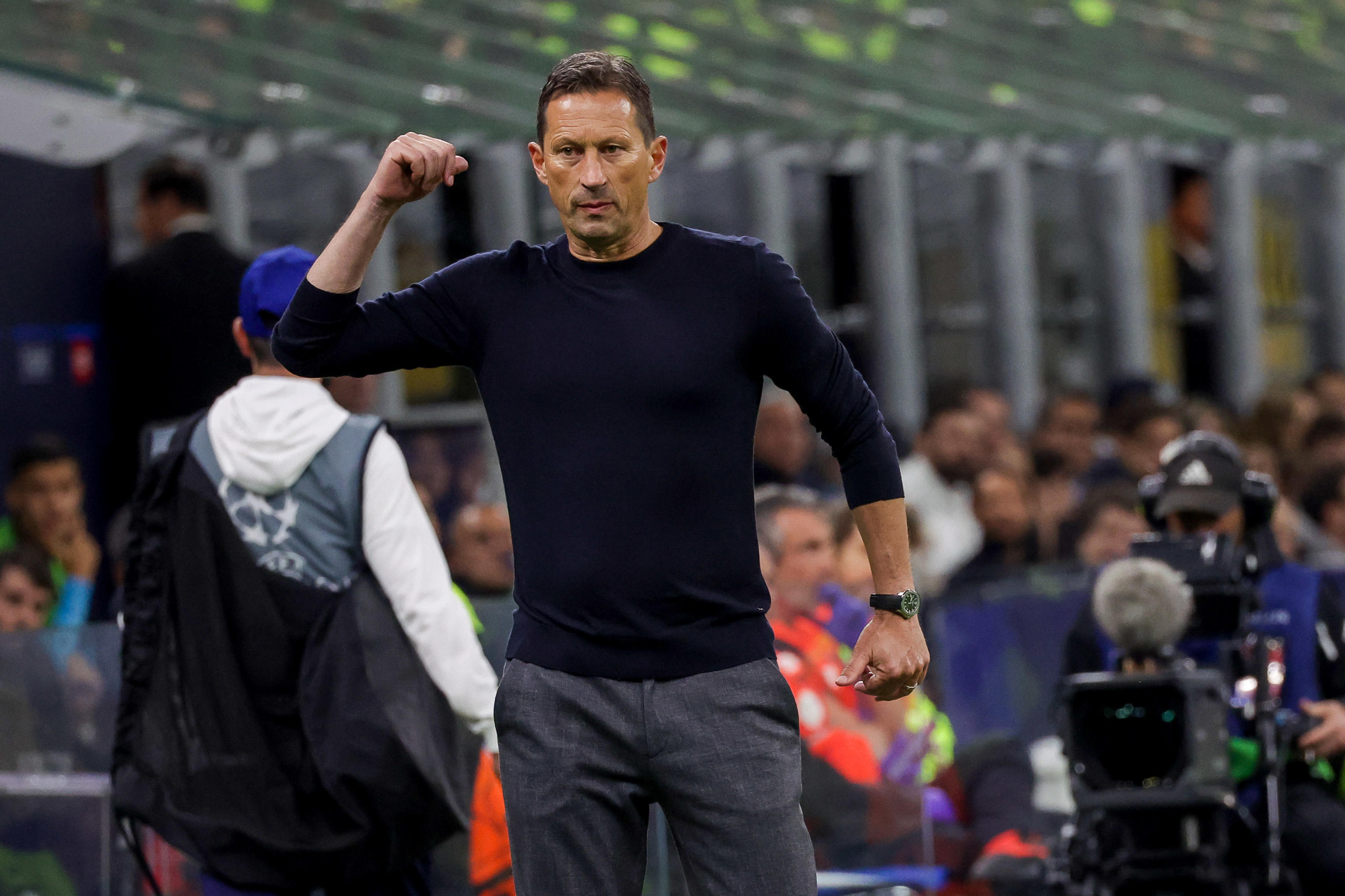 epa10580823 SL Benfica's coach Roger Schmidt during the UEFA Champions League quarter-final second leg match between FC Inter Milan and SL Benfica, in Milan, Italy, 19 April 2023.  EPA-EFE/ROBERTO BREGANI