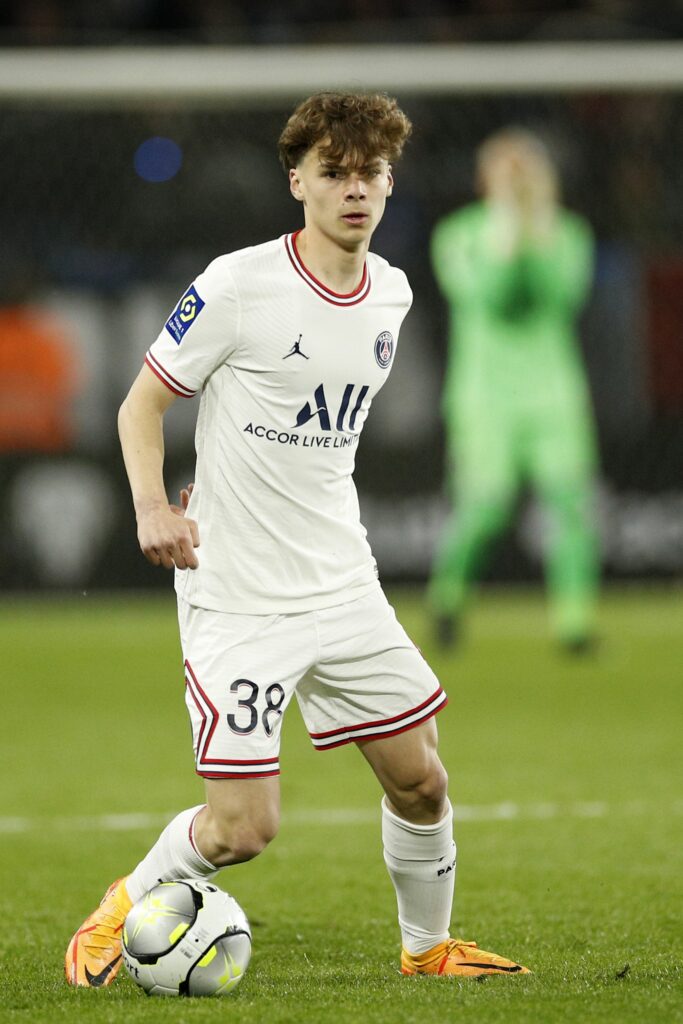 epa09899591 Paris Saint Germain's Edouard Michut in action during the French Ligue 1 soccer match between Angers and PSG in Angers, France, 20 April 2022.  EPA-EFE/YOAN VALAT