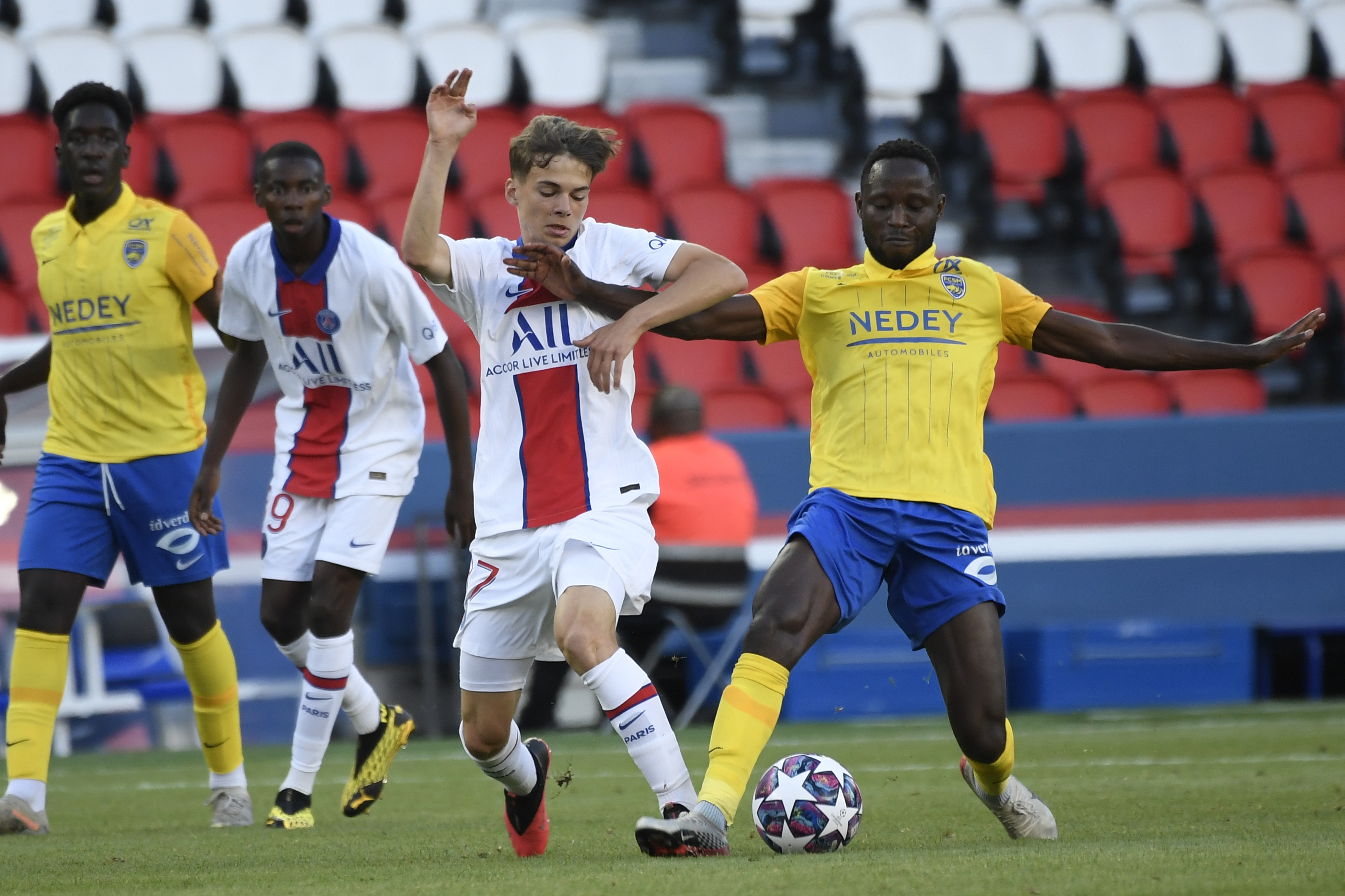 epa08586087 Paris Saint Germain's Edouard Michut in action during the friendly soccer match between Paris Saint Germain (PSG) and FC Sochaux Montbeliard at the Parc des Princes stadium in Paris, France, 05 August 2020.  EPA-EFE/Julien de Rosa