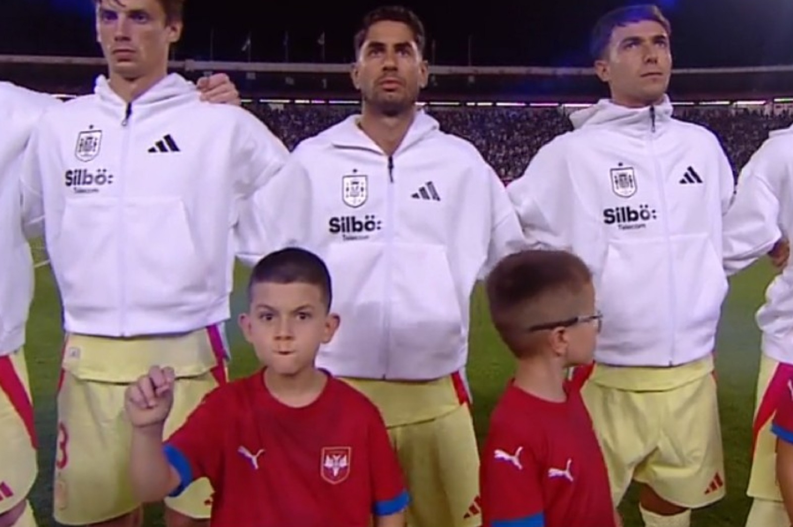 klinac srbija spanija tri prsta