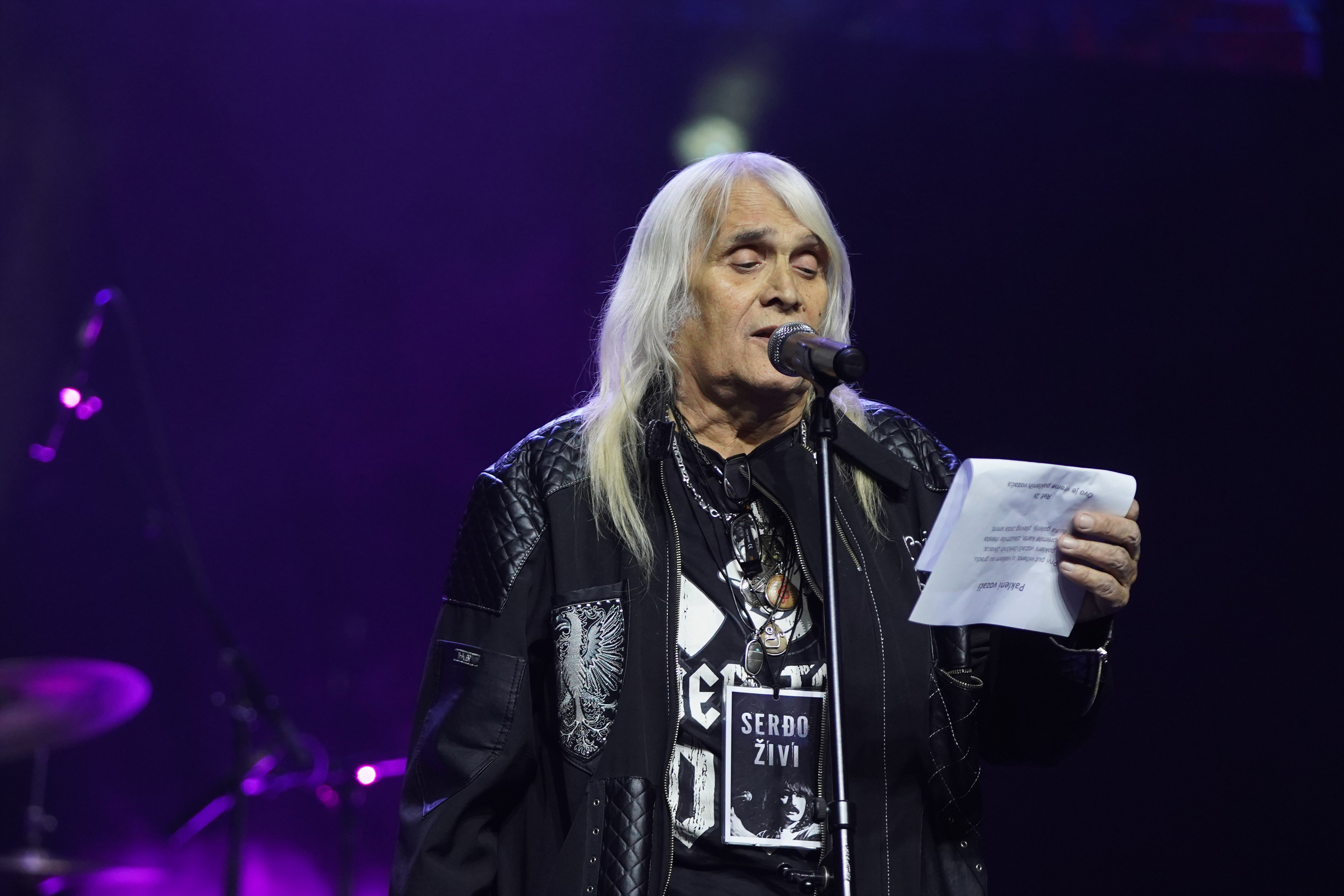 The concert of the Croatian rock group Atomsko Skloniste with friends called "Serdjo i dalje zivi" was held in the MTS Dvorana.