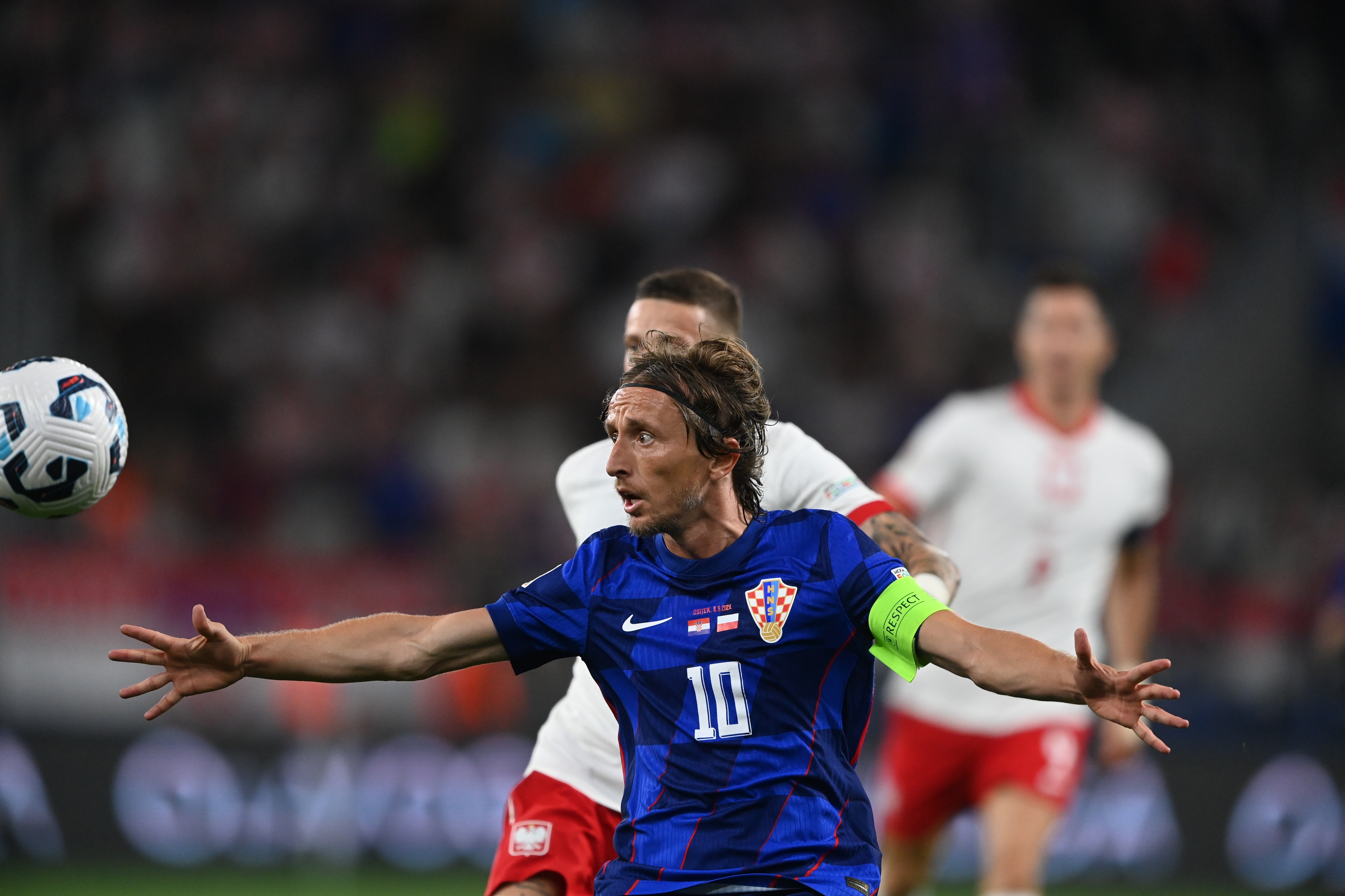 epa11593693 Luka Modric (C) of Croatia in action during the UEFA Nations League group A soccer match between Croatia and Poland, in Osijek, Croatia, 08 September 2024.  EPA-EFE/Piotr Nowak POLAND OUT