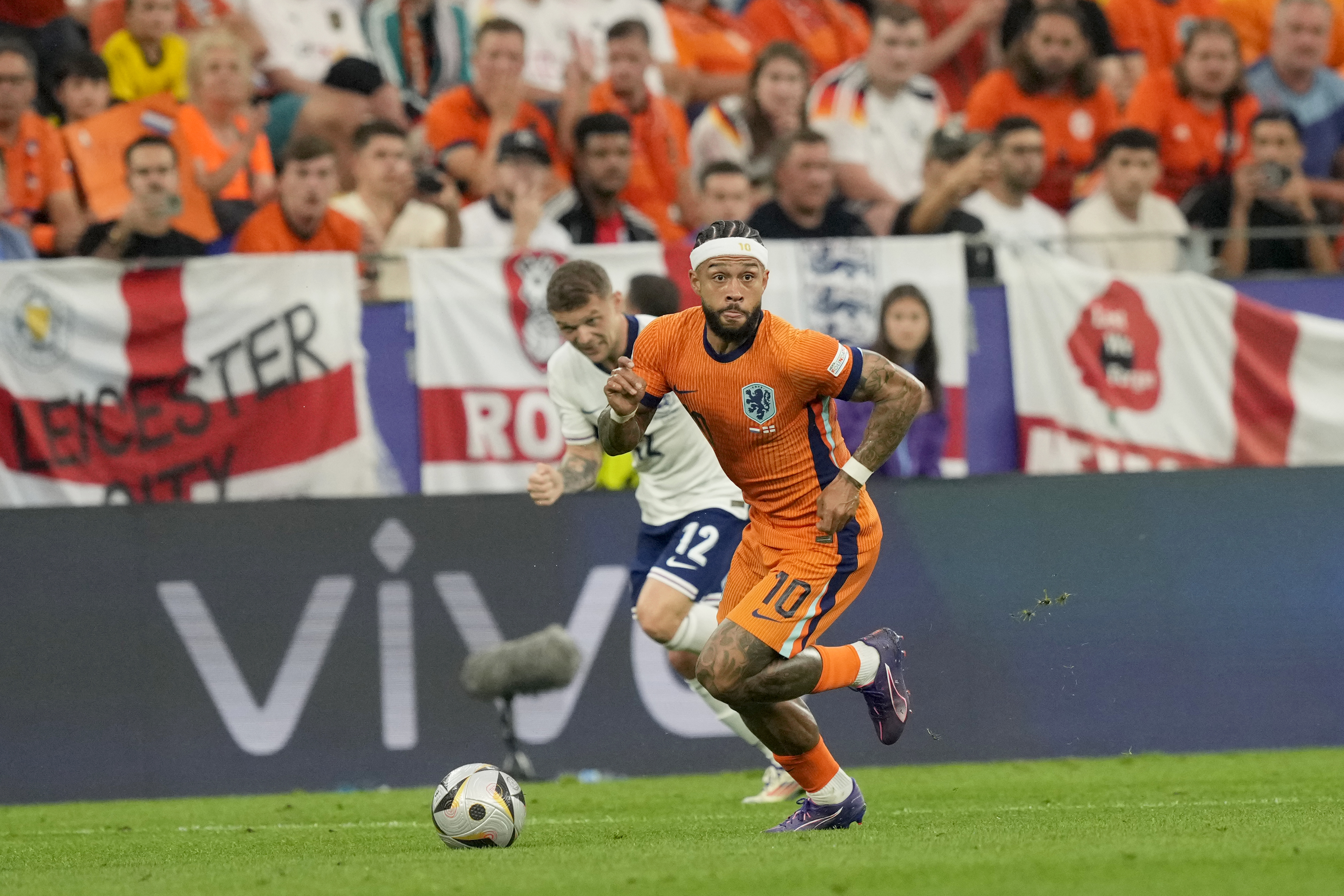 Memphis Depay of the Netherlands runs with the ball during a semifinal match between the Netherlands and England at the Euro 2024 soccer tournament in Dortmund, Germany, Wednesday, July 10, 2024. (AP Photo/Martin Meissner)