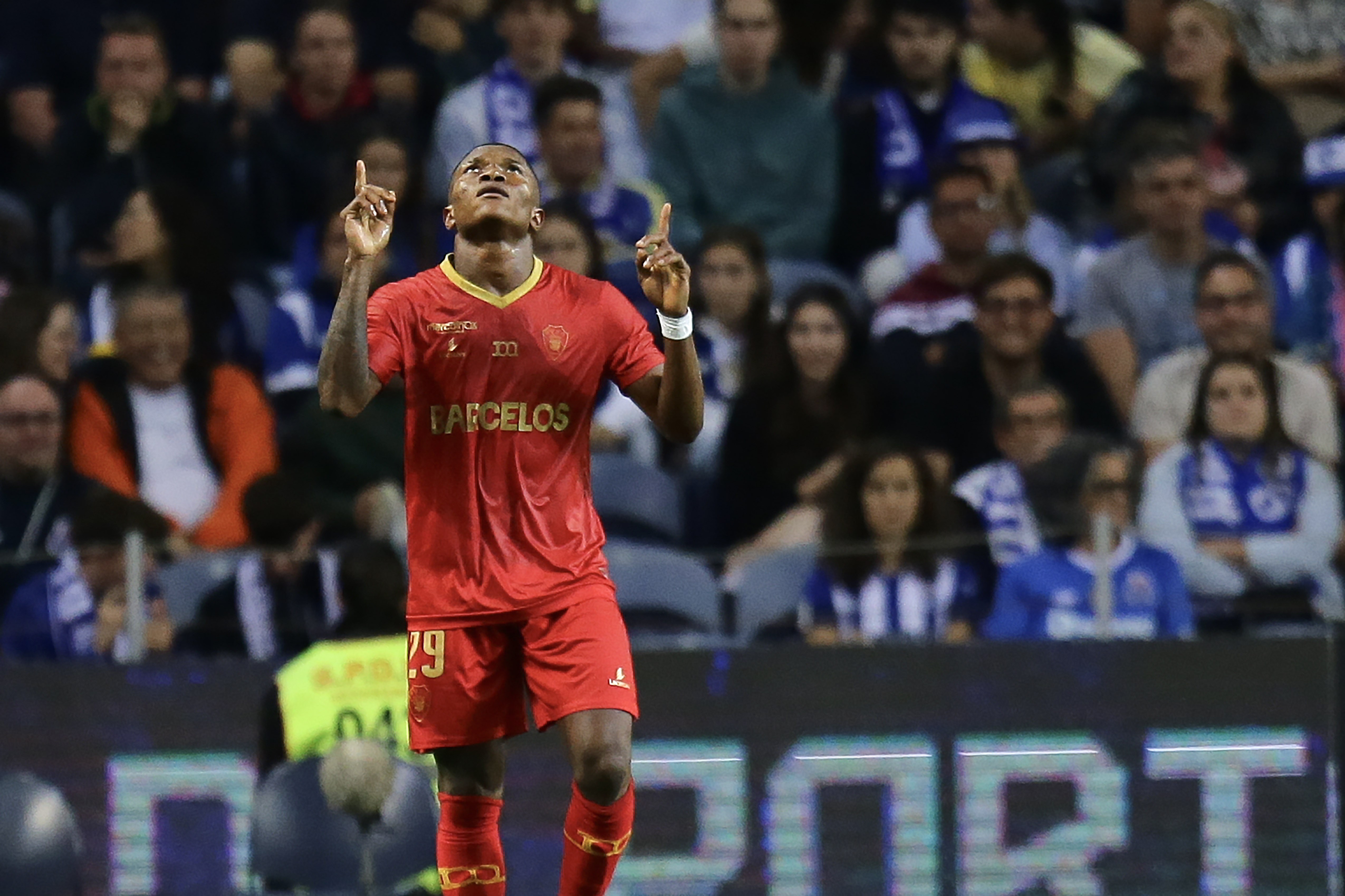 epa10879564 Gil Vicentes Depu celebrates after scoring a goal against FC Porto during their Portuguese First League soccer match held at Dragao Stadium in Porto, Portugal, 23 September 2023.  EPA-EFE/MANUEL FERNANDO ARAUJO