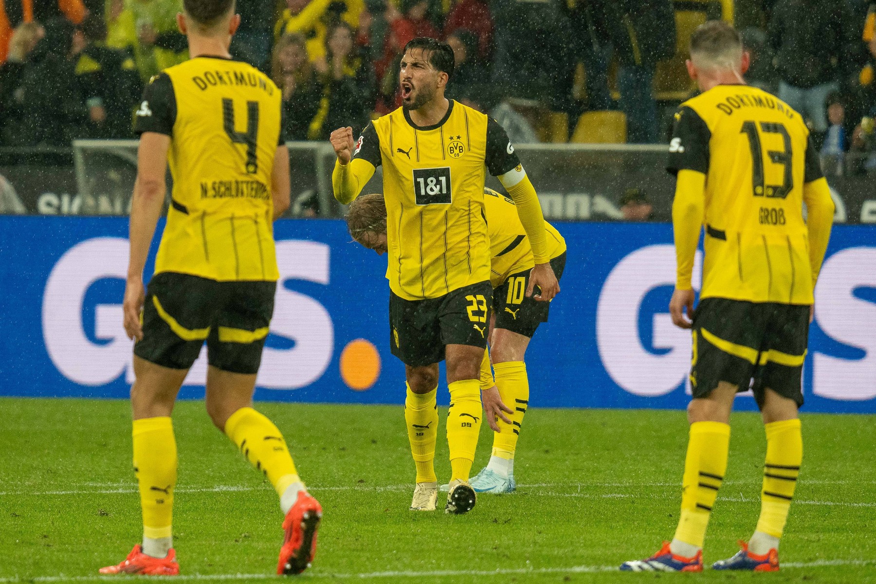 Emre Can (Borussia Dortmund 09, 23) freut sich ueber das 1:2, nach dem Tor von Serhou Guirassy (Borussia Dortmund 09, 09