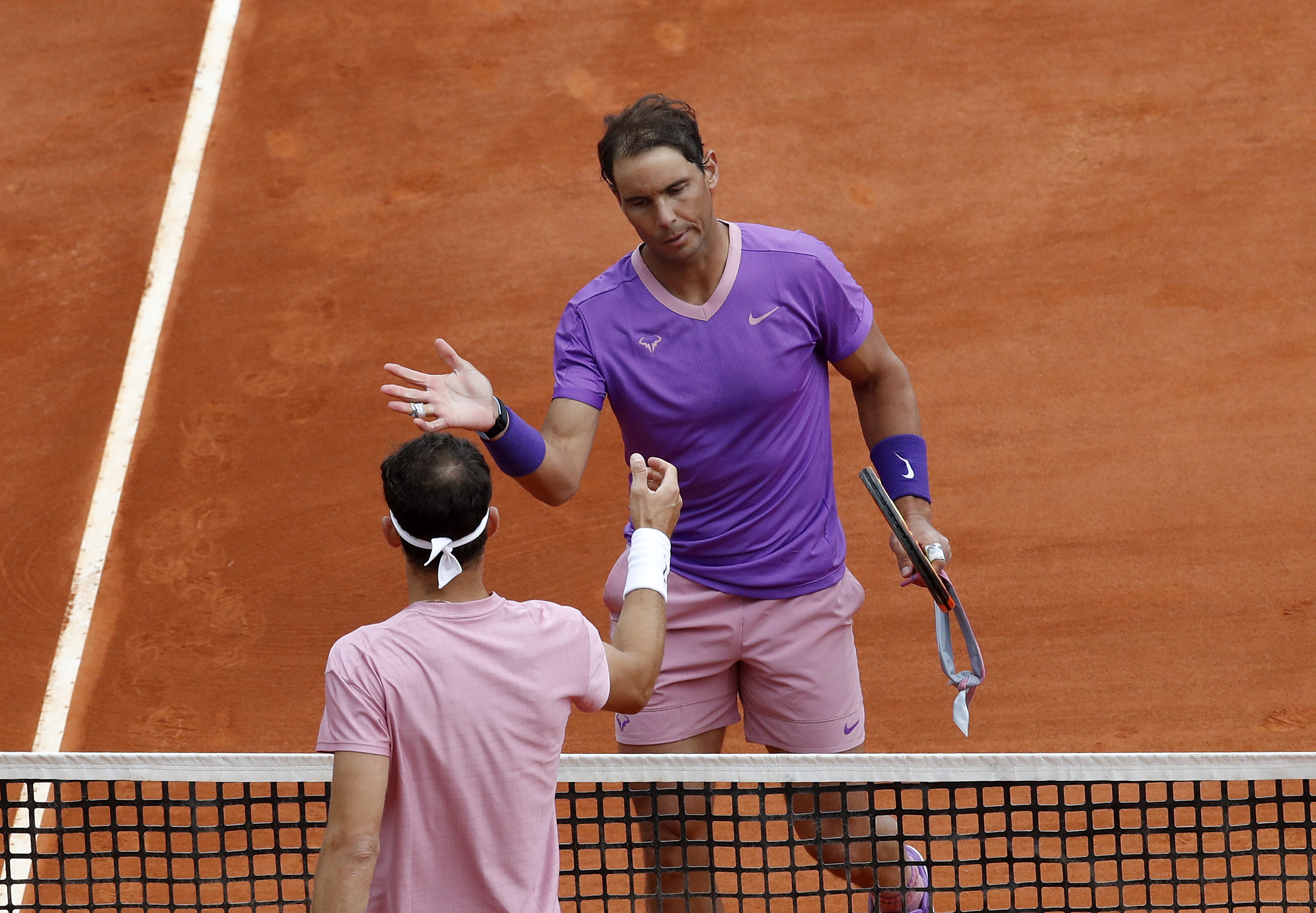 epa09137372 Rafael Nadal (R) of Spain shakes hands with Grigor Dimitrov (L) of Bulgaria after their third round match at the Monte-Carlo Rolex Masters tournament ?in Roquebrune Cap Martin, France, 15 April 2021.  EPA-EFE/SEBASTIEN NOGIER