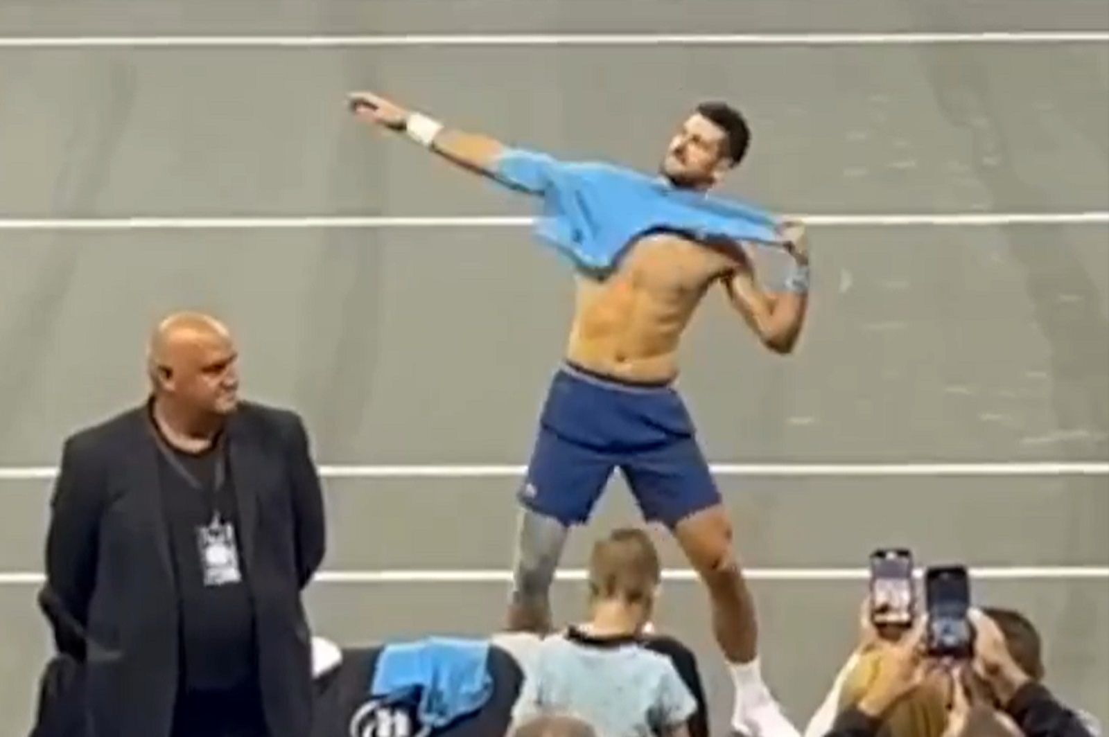 novak striptiz