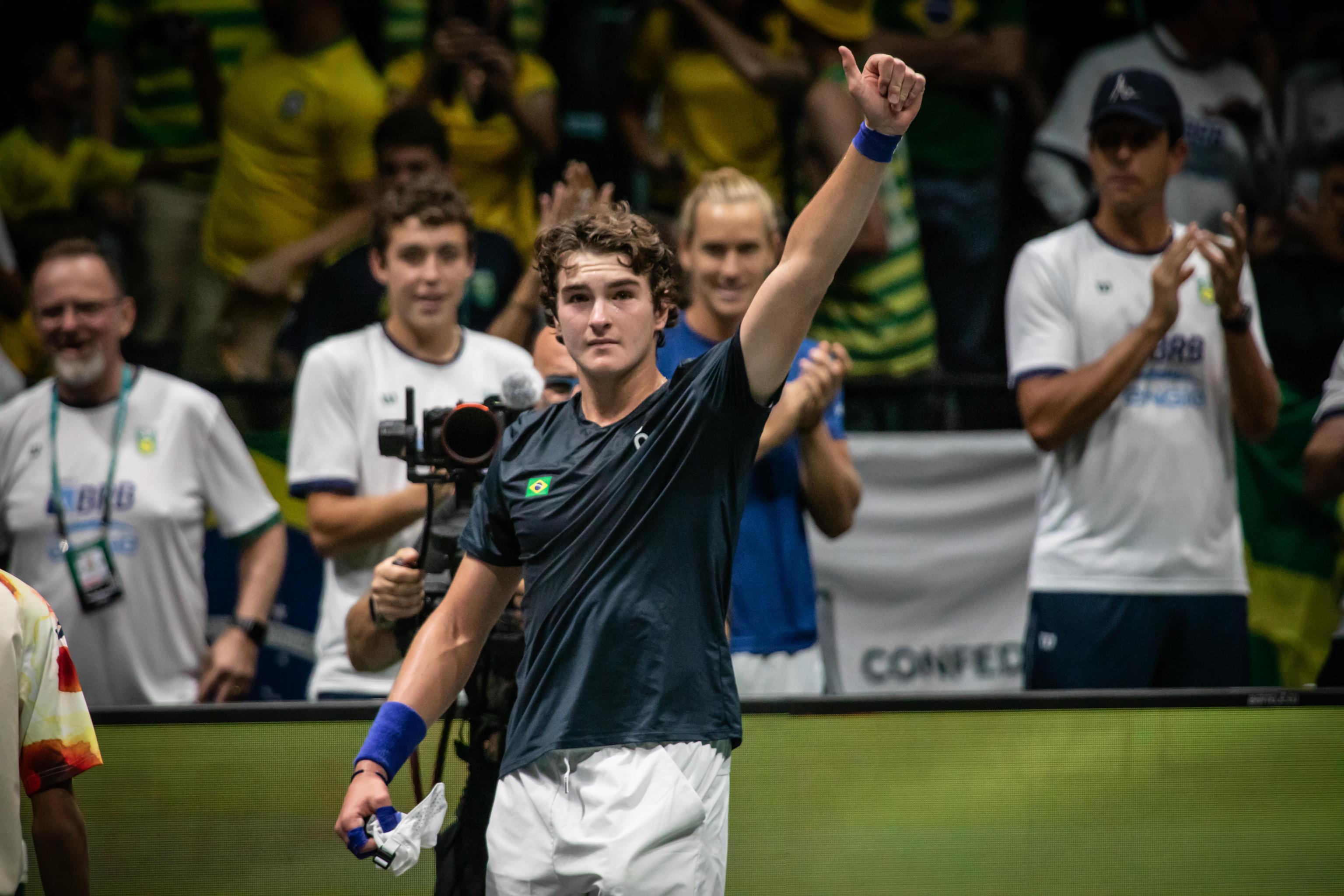 epa11604055 Joao Fonseca of Brazil gestures after winning against Raphael Collignon of Belgium during their Davis Cup match between Belgium and Brazil, in Bologna, Italy, 14 September 2024.  EPA-EFE/MAX CAVALLARI