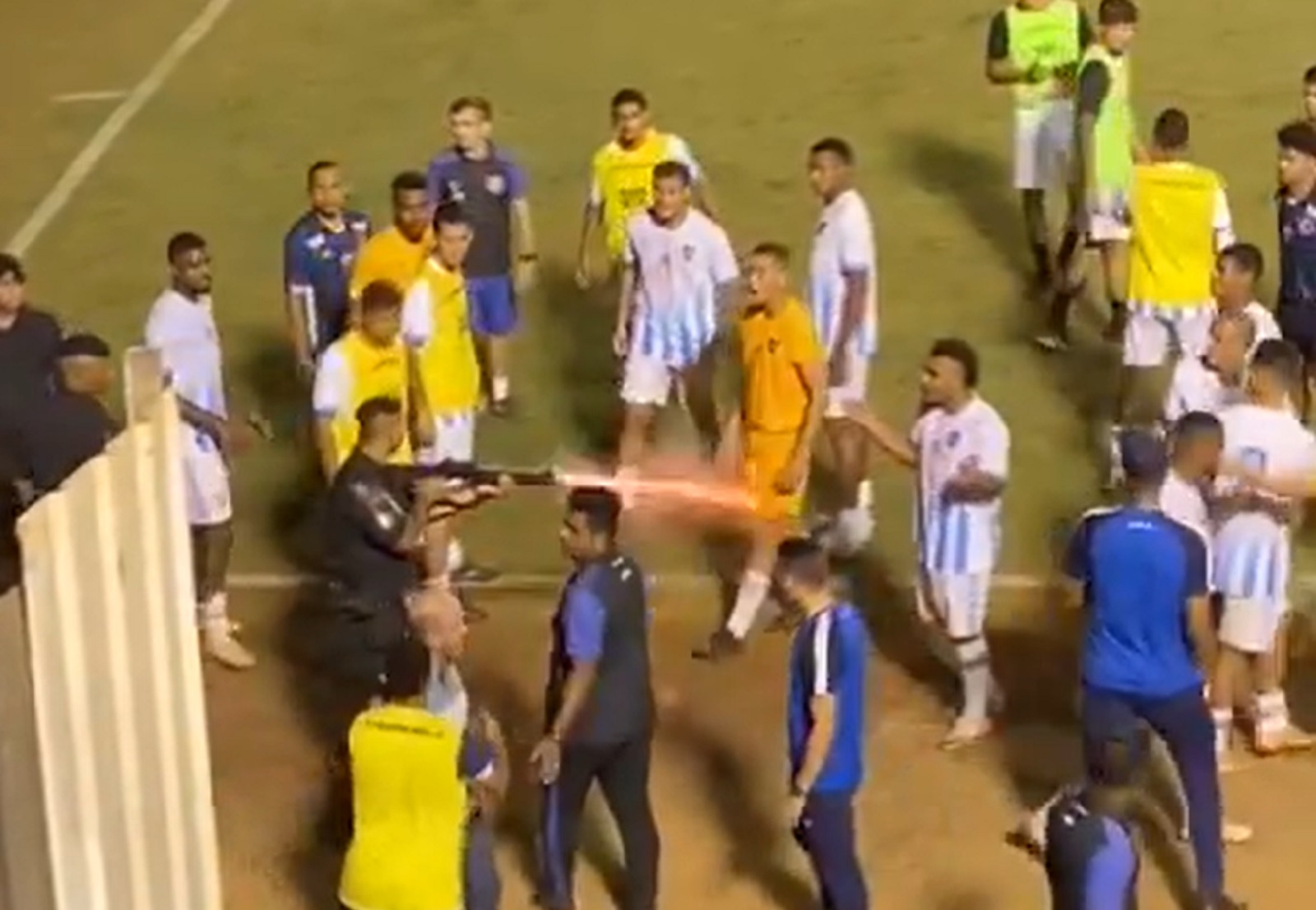 brazil policajac golman pucao