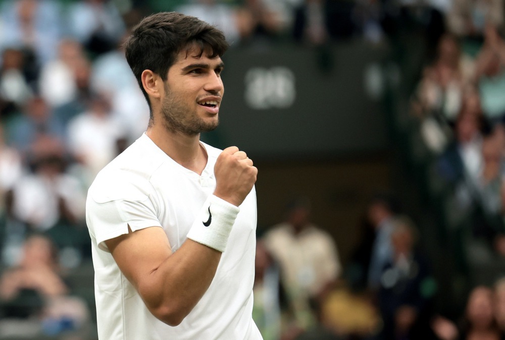 epa11468405 Carlos Alcaraz of Spain celebrates a point during the Men's quarterfinal match against Tommy Paul of the USA at the Wimbledon Championships, Wimbledon, Britain, 09 July 2024.  EPA-EFE/TIM IRELAND  EDITORIAL USE ONLY