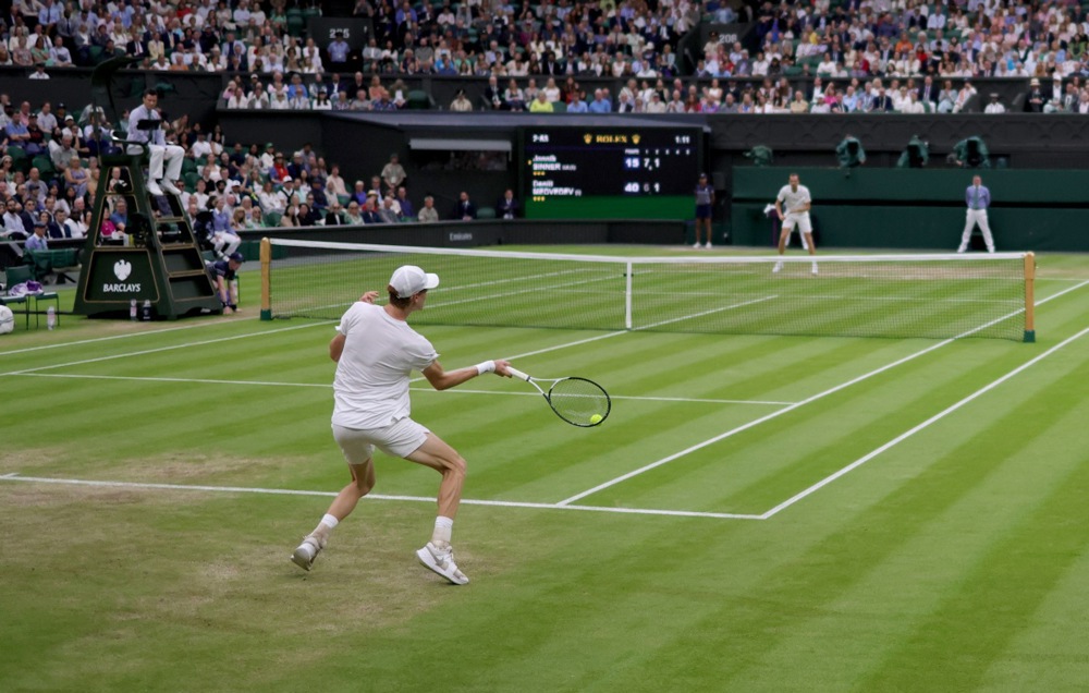 epa11468169 Jannik Sinner (foreground) of Italy in action during the Men's quarterfinal match against Daniil Medvedev of Russia at the Wimbledon Championships, Wimbledon, Britain, 09 July 2024.  EPA-EFE/NEIL HALL  EDITORIAL USE ONLY
