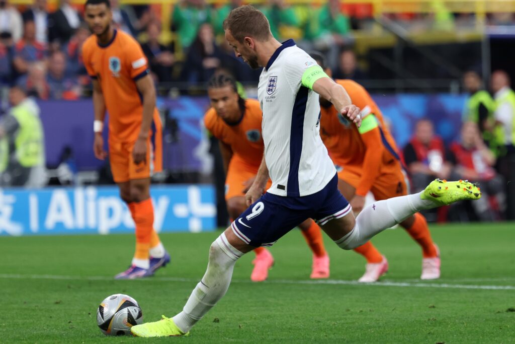 epa11471053 Harry Kane of England scores the 1-1 goal from the penalty spot during the UEFA EURO 2024 semi-finals soccer match between the Netherlands and England, in Dortmund, Germany, 10 July 2024.  EPA-EFE/CHRISTOPHER NEUNDORF