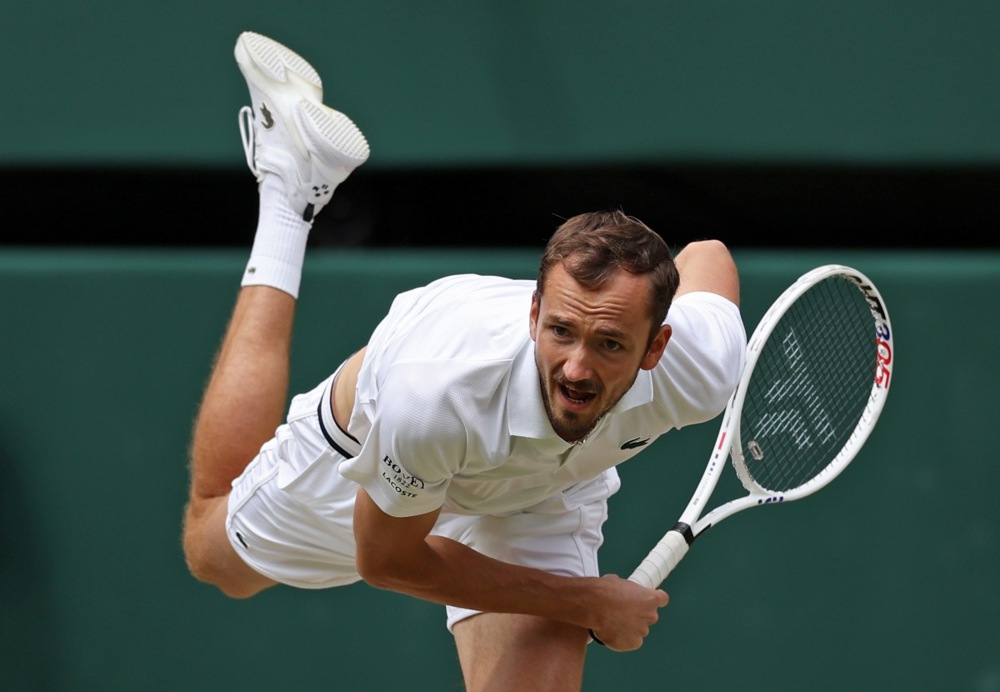 epa11473964 Daniil Medvedev of Russia in action during his Men's Singles semi-finals match against Carlos Alcaraz of Spain at the Wimbledon Championships, in Wimbledon, London, Britain, 12 July 2024.  EPA-EFE/ADAM VAUGHAN  EDITORIAL USE ONLY