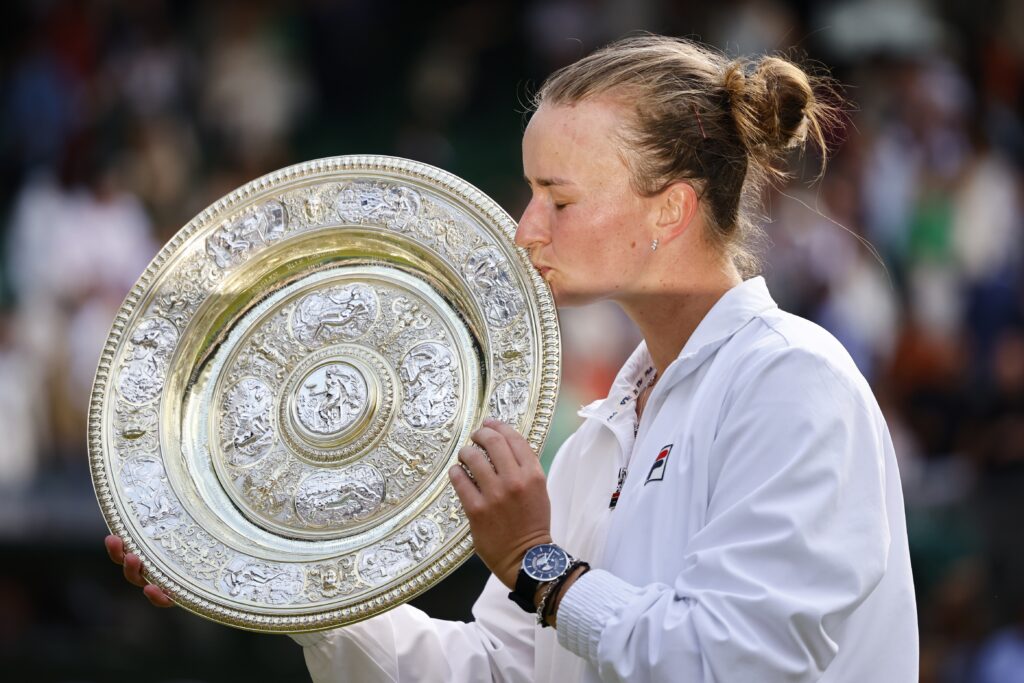 epa11476176 Barbora Krejcikova of the Czech Republic kisses her trophy after winning the Women's Singles final match against Jasmine Paolini of Italy at the Wimbledon Championships in London, Britain, 13 July 2024.  EPA-EFE/TOLGA AKMEN  EDITORIAL USE ONLY