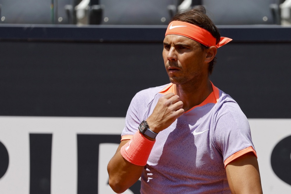 epa11328917 Rafael Nadal of Spain reacts during his men's singles 1st round match against Zizou Bergs of Belgium at the Italian Open tennis tournament in Rome, Italy, 09 May 2024.  EPA-EFE/FABIO FRUSTACI