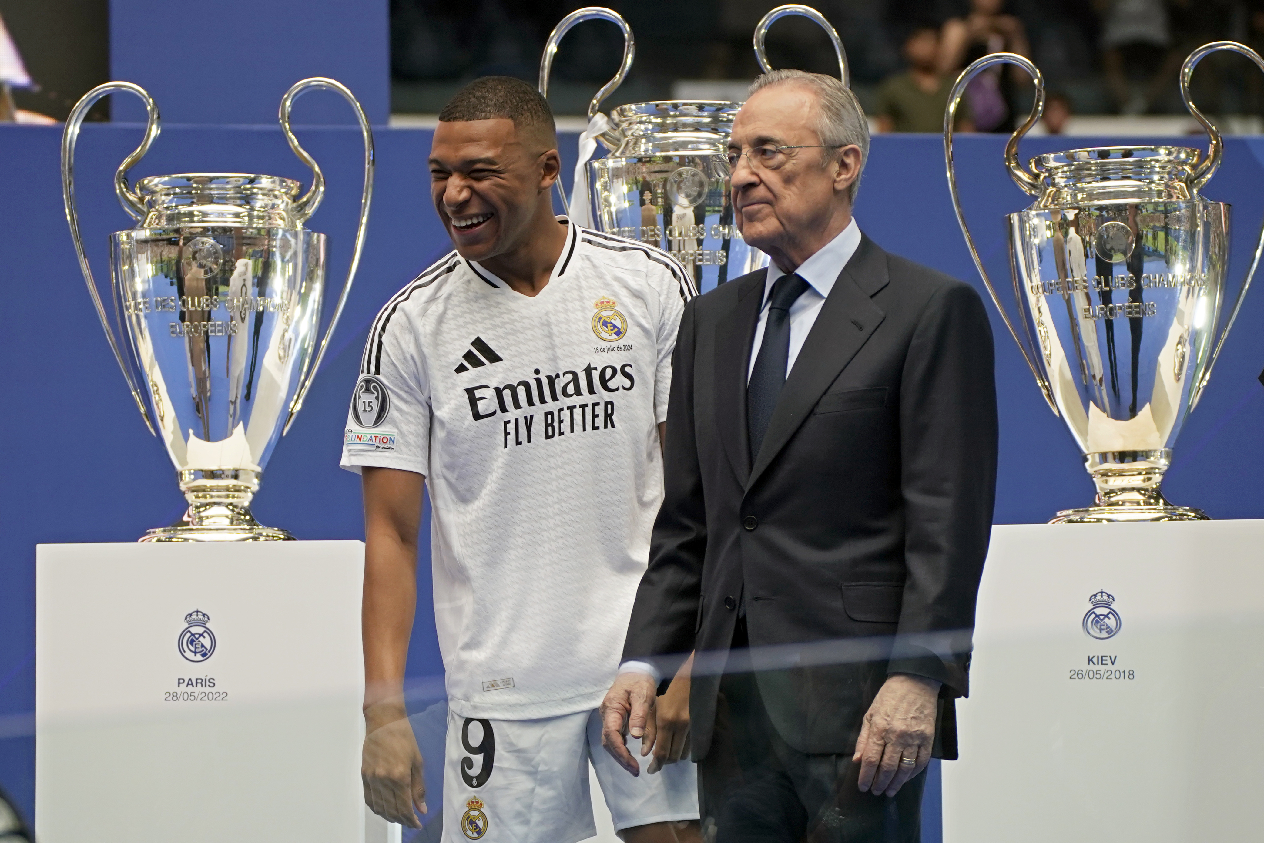 Kylian Mbappe, of France, smiles next to Real Madrid President Florentino Perez while being presented to fans as a new Real Madrid player at the Santiago Bernabeu stadium in Madrid, Tuesday, July 16, 2024. (AP Photo/Andrea Comas)