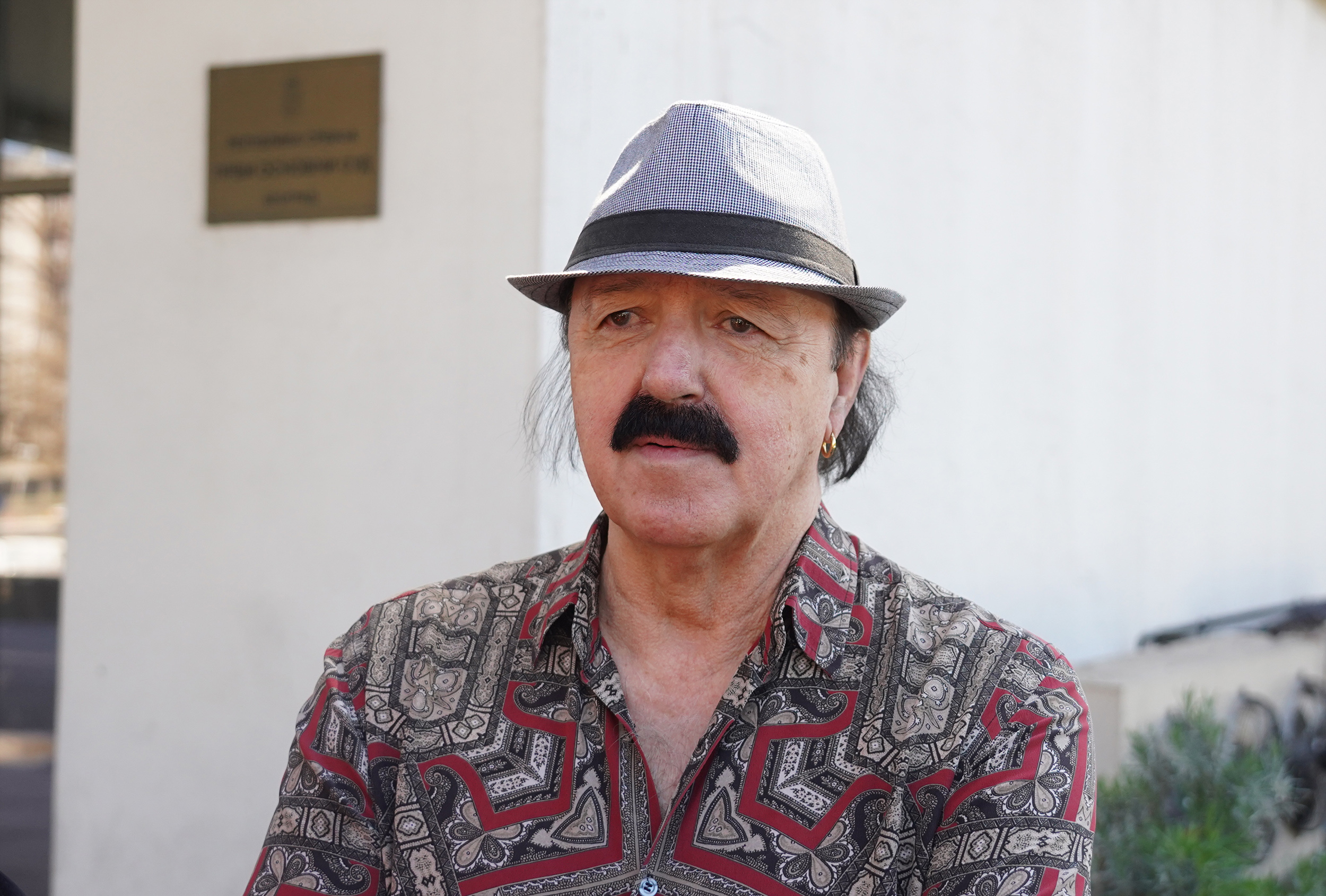 In front of the First Basic Court in Belgrade, Haris Dzinovic after the first court order for divorce.Ispred Prvog osnovnog suda u Beogradu Haris Dzinovic  posle prvog rocista za razvod braka.