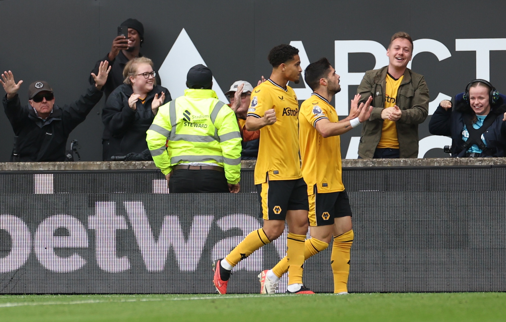 English Premier League - Wolverhampton Wanderers vs Manchester City