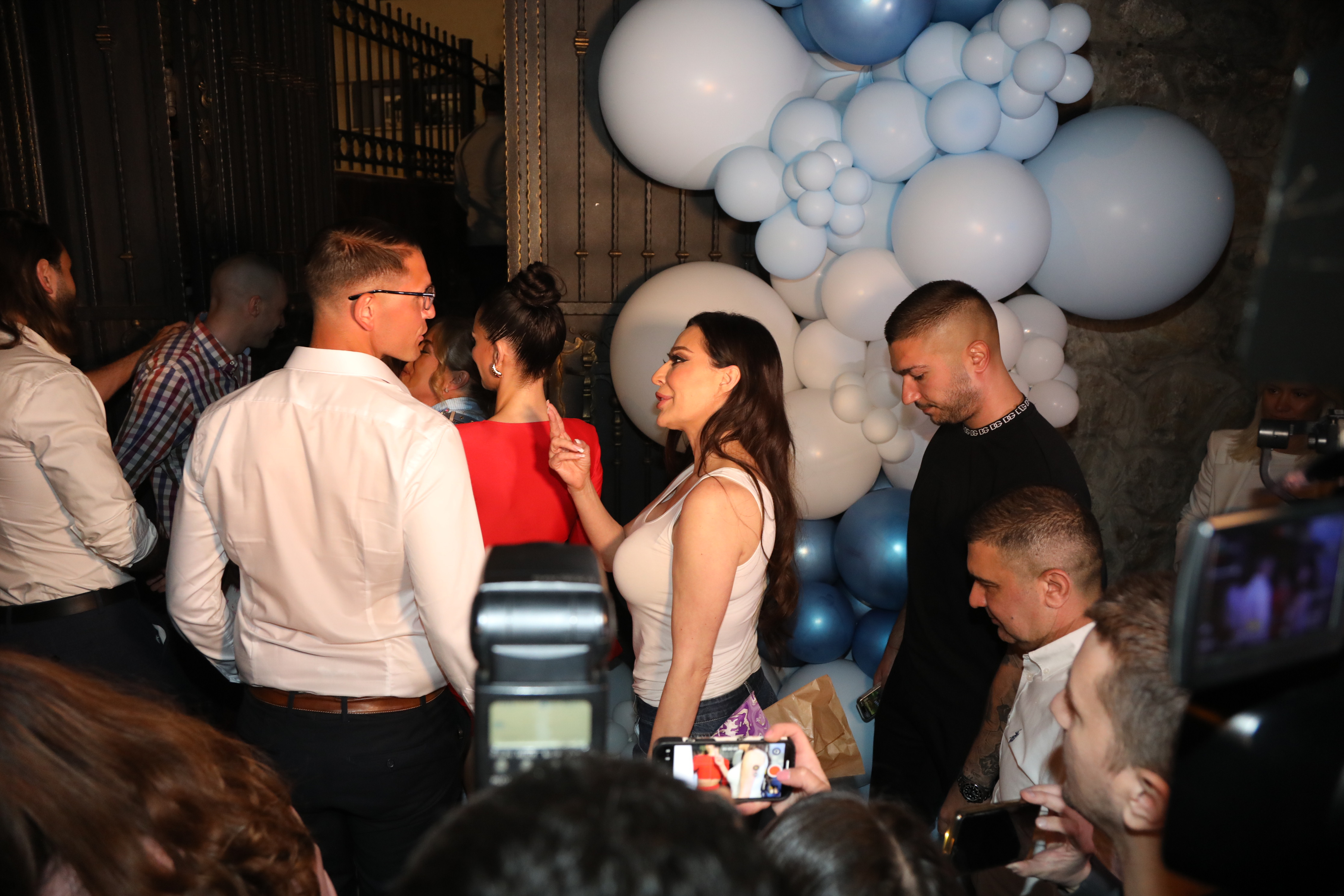 The celebration of the birth of Velj and Bogdana Raznatovic's third son was held in the house of Svetlana Ceca Raznatovic.Proslava povodom rodjenja treceg sina Velja i Bogdane Raznatovic u odrzana je u kuci Svetlane Cece Raznatovic