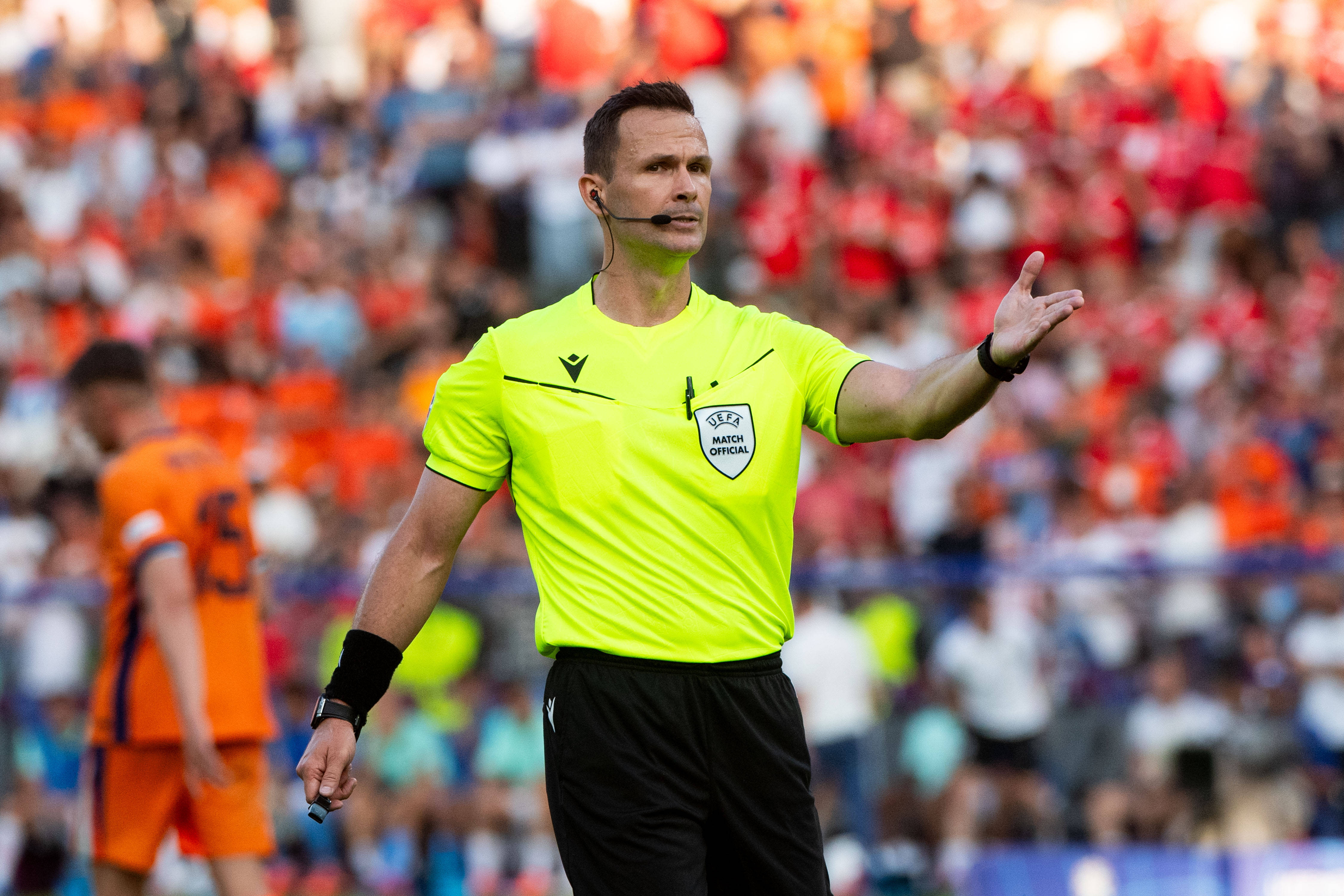 Schiedsrichter Ivan Kruzliak (Slowakei), GER, Netherlands (NED) vs Austria (AUT), Fussball Europameisterschaft, UEFA EUR