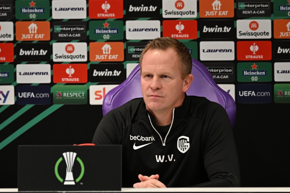 epa11001554 Genk head coach Wouter Vrancken attends a press conference in Florence, Italy, 29 November 2023. Fiorentina face Genk in a UEFA Europa Conference League group stage match on 30 November.  EPA-EFE/CLAUDIO GIOVANNINI