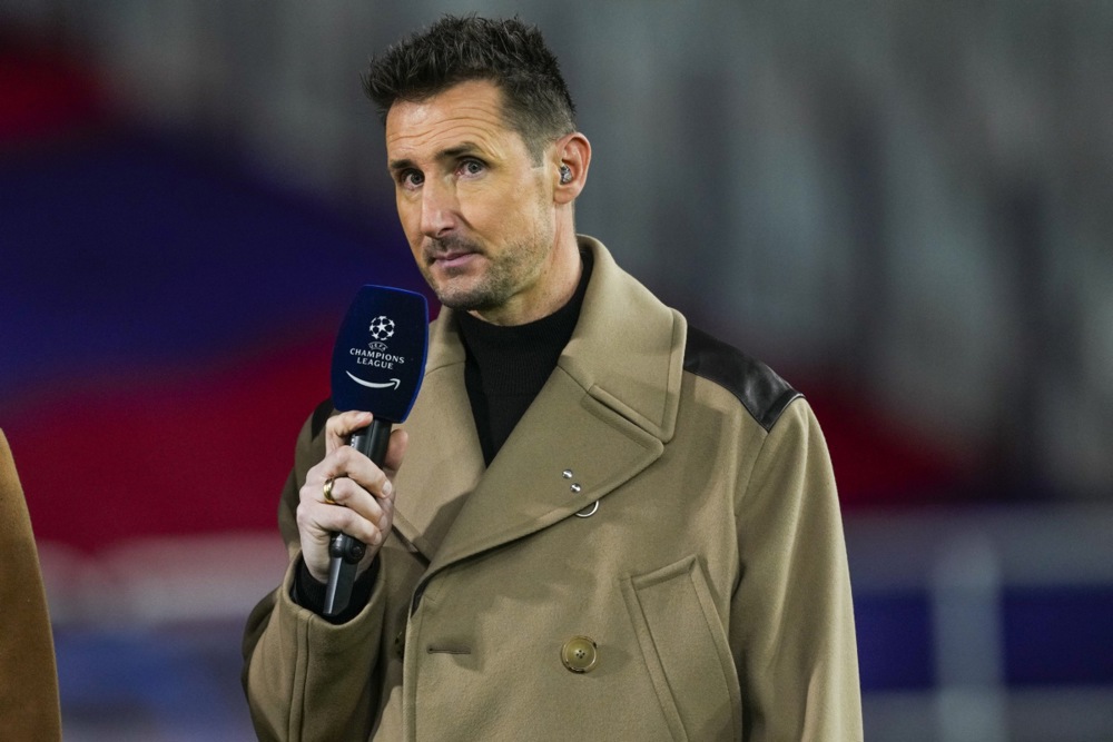 epa11217060 Former German soccer player Miroslav Klose gives an interview before the UEFA Champions League round of 16 second leg soccer match between FC Barcelona and SSC Napoli, in Barcelona, Catalonia, Spain, 12 March 2024.  EPA-EFE/Alejandro Garcia