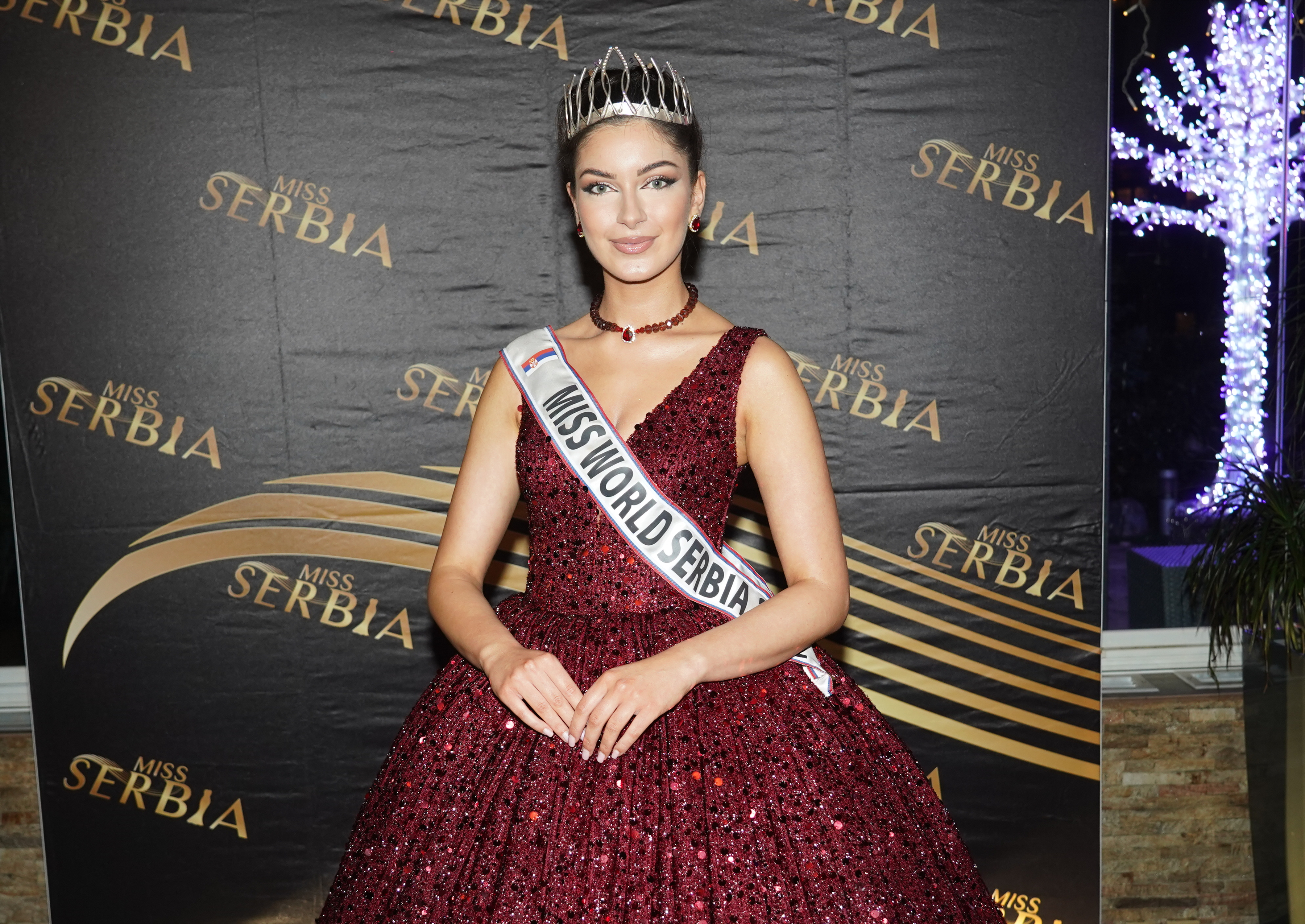 The Dragulj restaurant hosted the event "Beauty is all around us" in honor of Miss Serbia Anja Radic going to the Miss World competition in India.