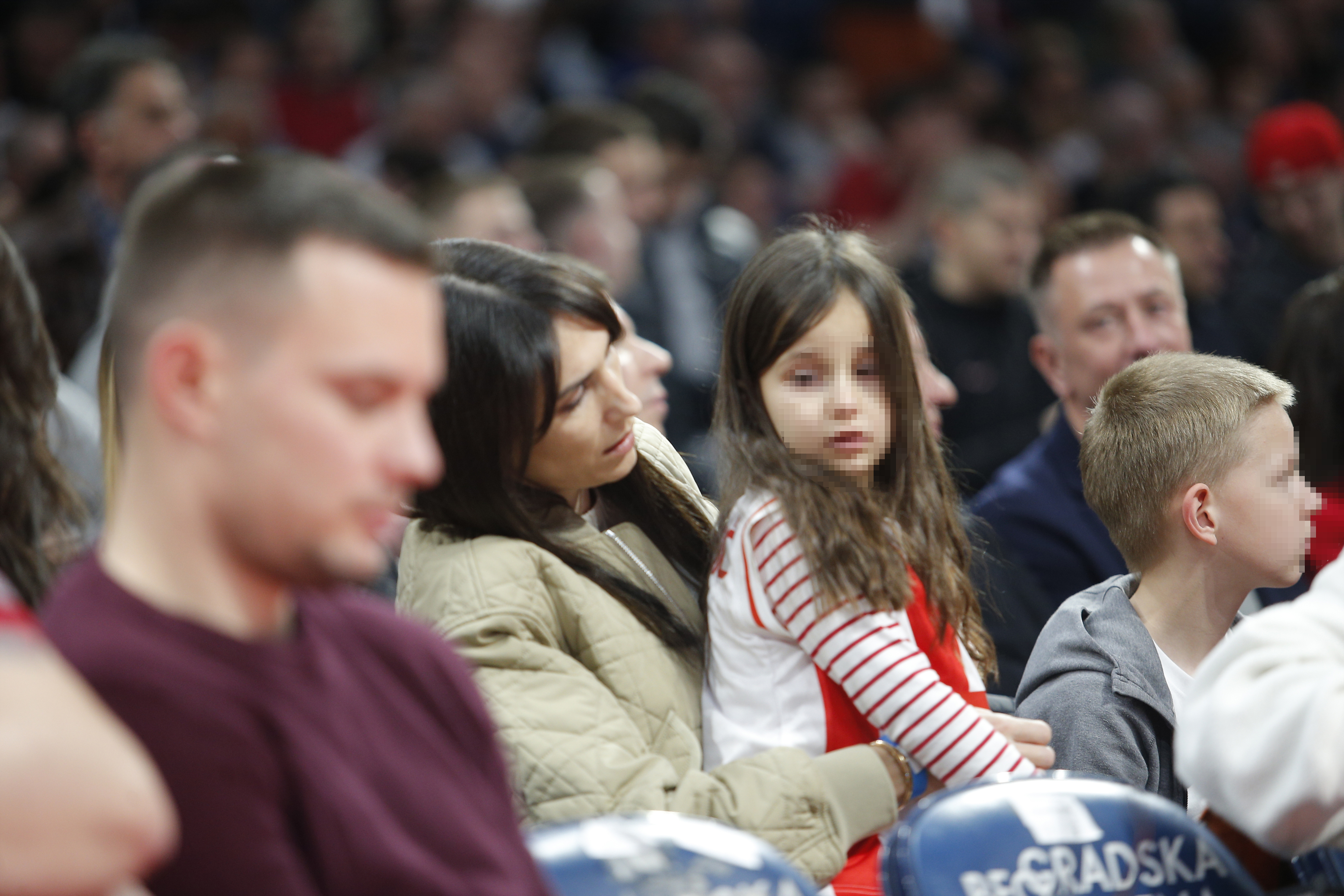 Jelisaveta Orasain with her daughter Petra at the match of the 30th round of the Turkish Airlines Euroleague between KK Crvena Zvezda Meridianbet Belgrade and KK Panathinaikos AKTOR Athens, which is played in Stark Arena.Jelisaveta Orasain sa cerkom Pet