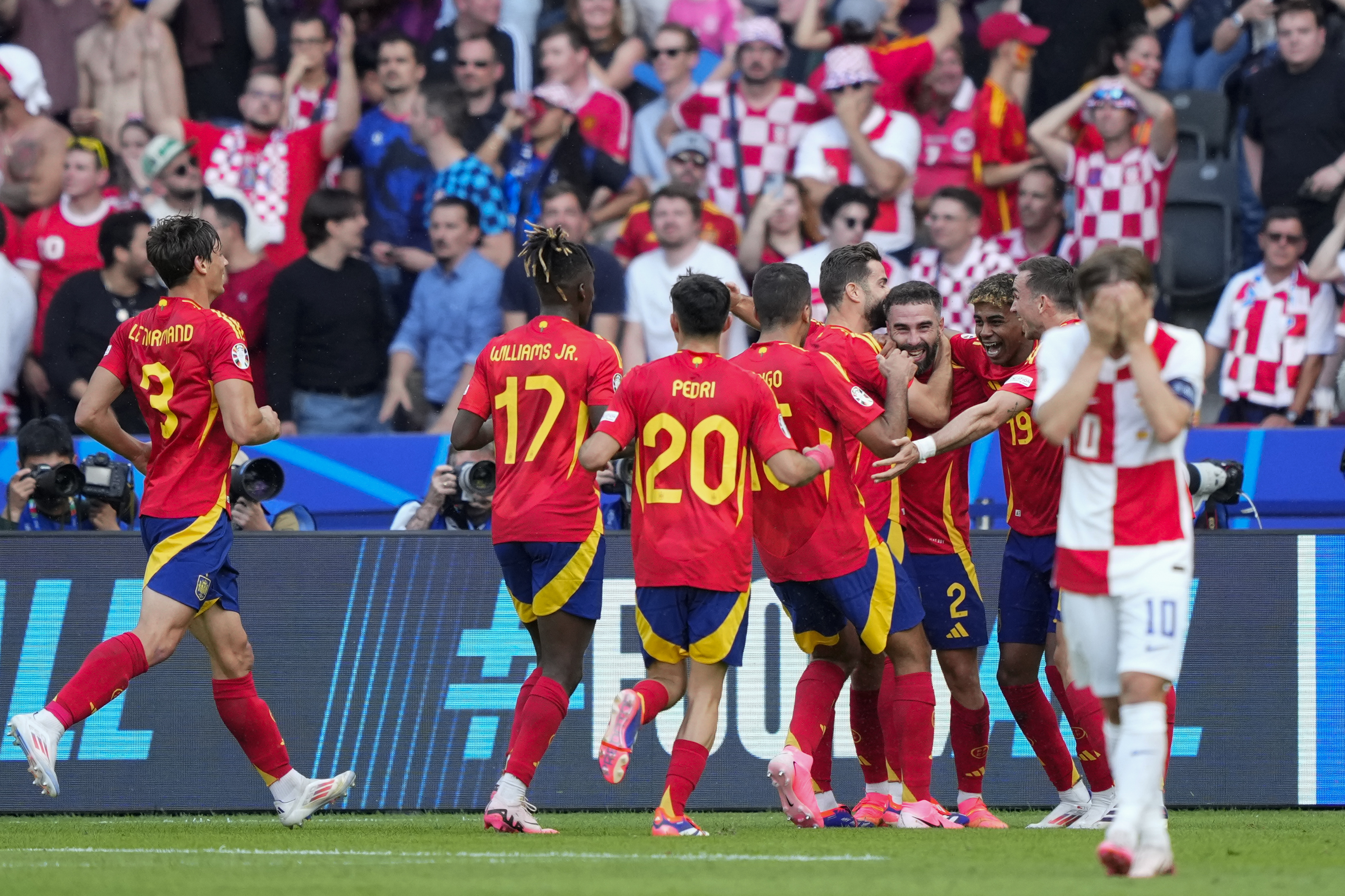 Spain's Dani Carvajal, third from right, is congratulated after scoring his side's 3rd goal during a Group B match between Spain and Croatia at the Euro 2024 soccer tournament in Berlin, Germany, Saturday, June 15, 2024. (AP Photo/Ebrahim Noroozi)